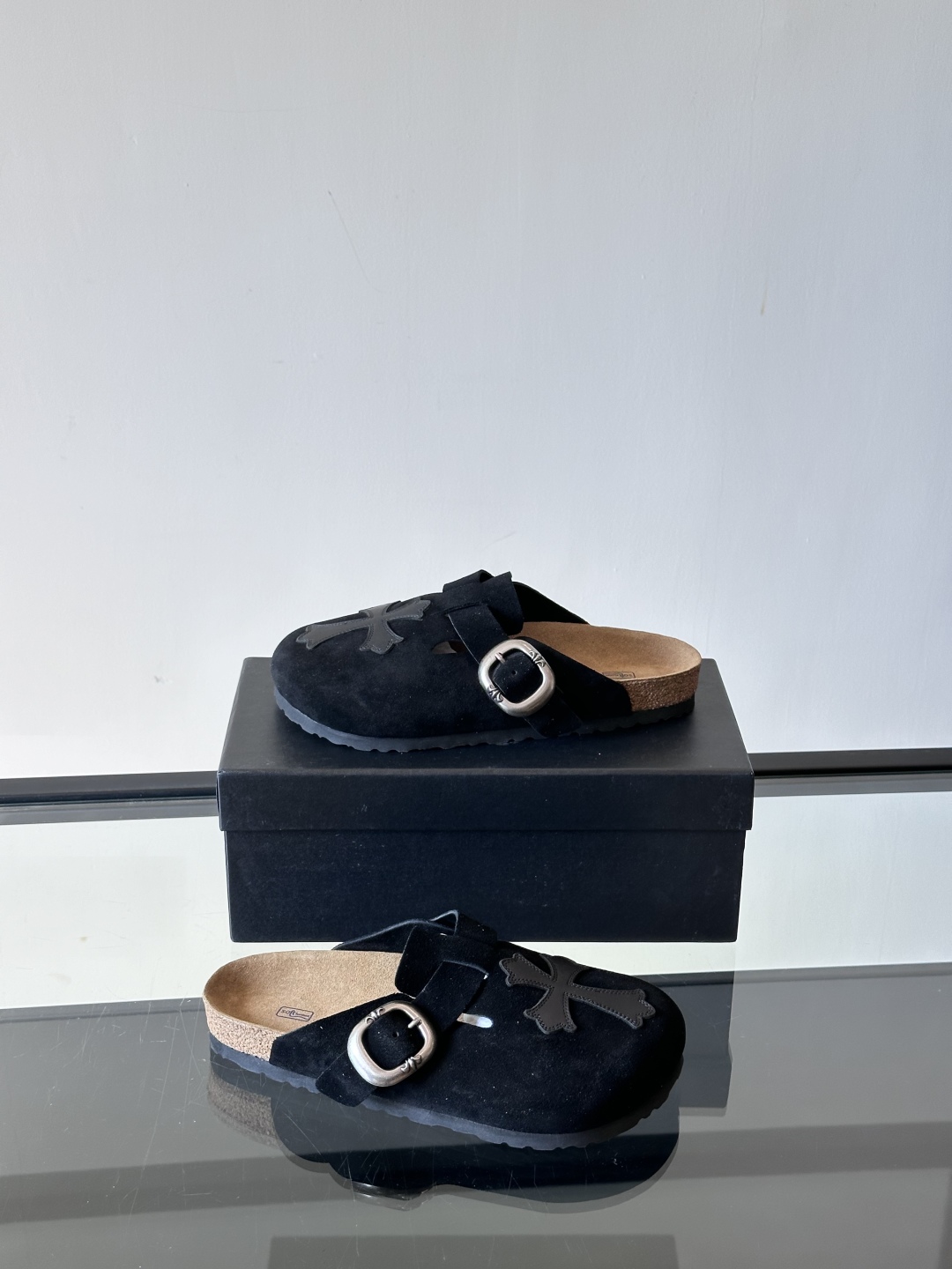 ChromeHearts ✖️Birkenstock联名勃肯鞋🔗🔗进口反绒牛皮搭配克罗心的五金。质感拉满