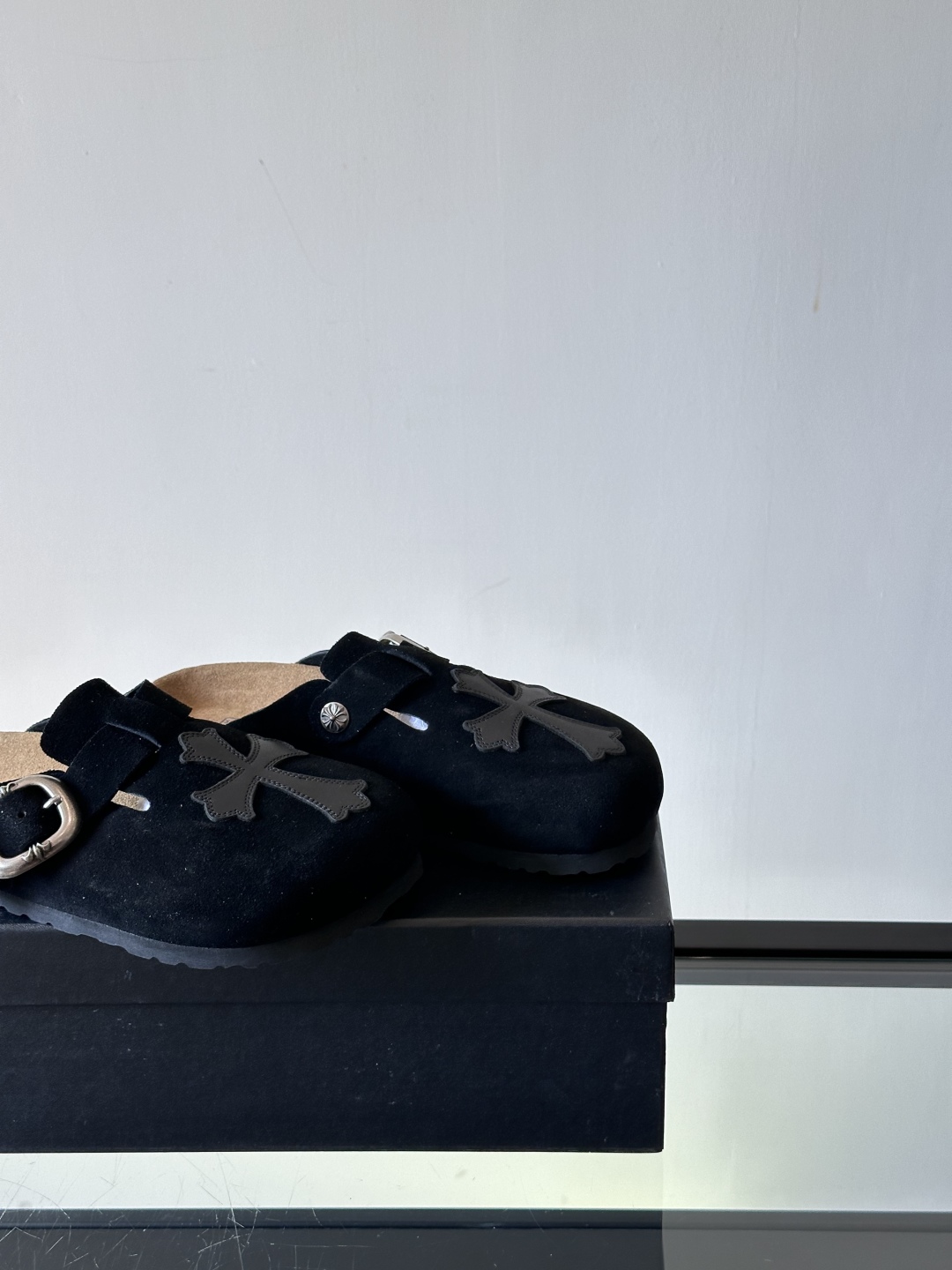 ChromeHearts ✖️Birkenstock联名勃肯鞋🔗🔗进口反绒牛皮搭配克罗心的五金。质感拉满