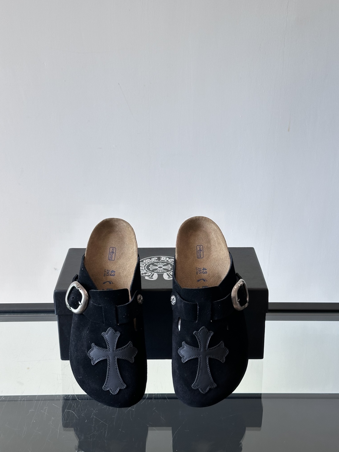 ChromeHearts ✖️Birkenstock联名勃肯鞋🔗🔗进口反绒牛皮搭配克罗心的五金。质感拉满
