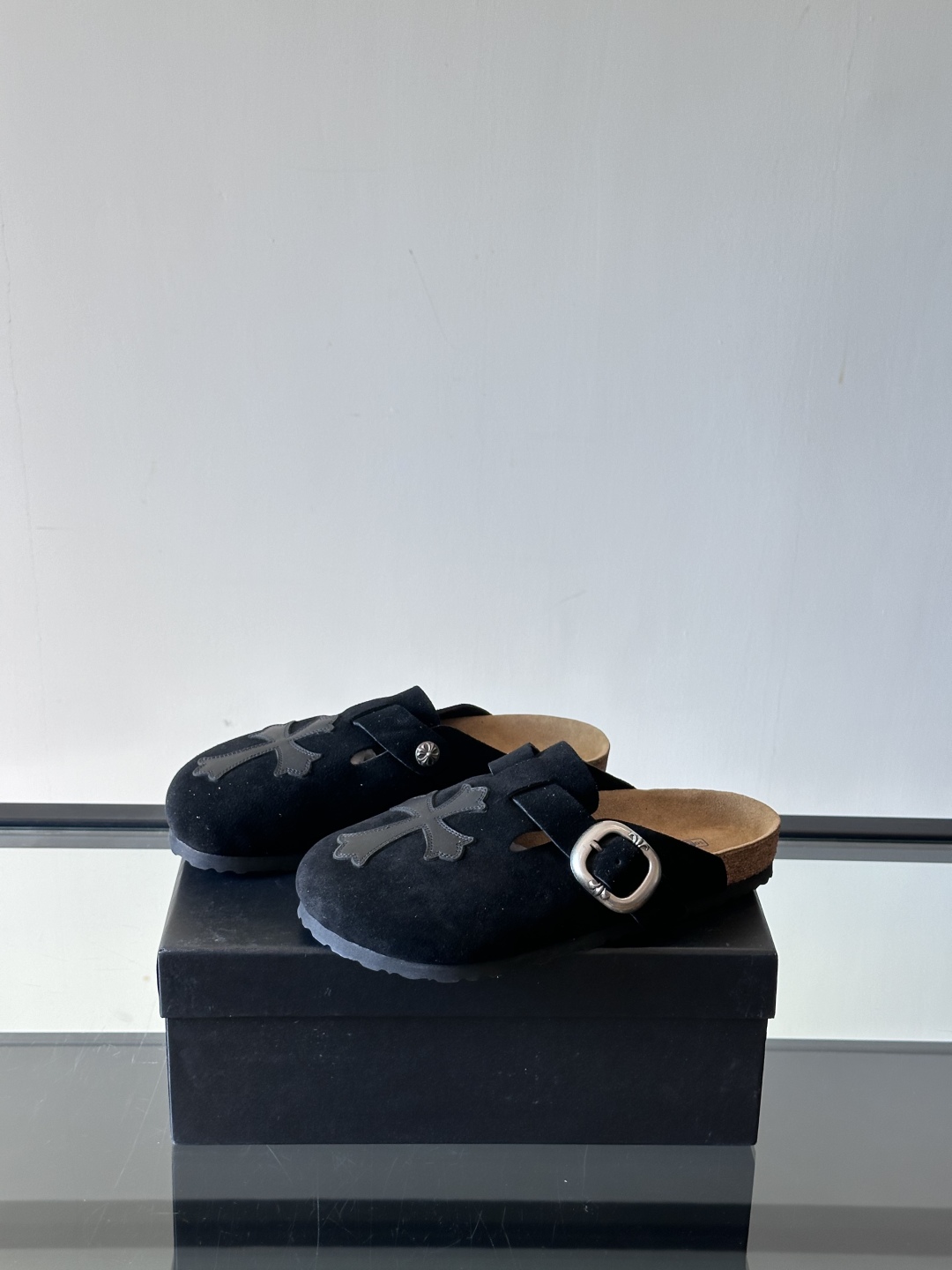 ChromeHearts ✖️Birkenstock联名勃肯鞋🔗🔗进口反绒牛皮搭配克罗心的五金。质感拉满