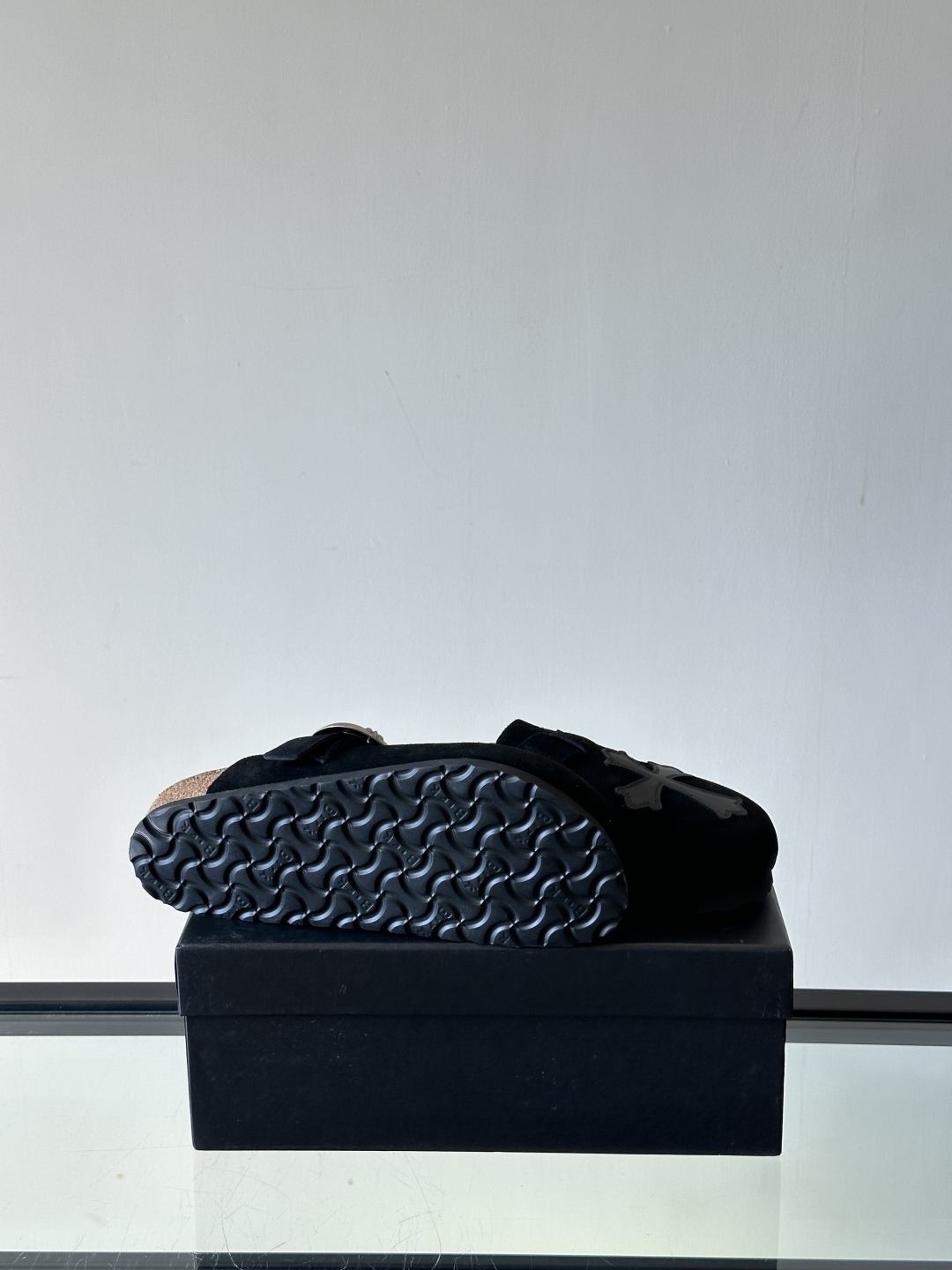 ChromeHearts ✖️Birkenstock联名勃肯鞋🔗🔗进口反绒牛皮搭配克罗心的五金。质感拉满