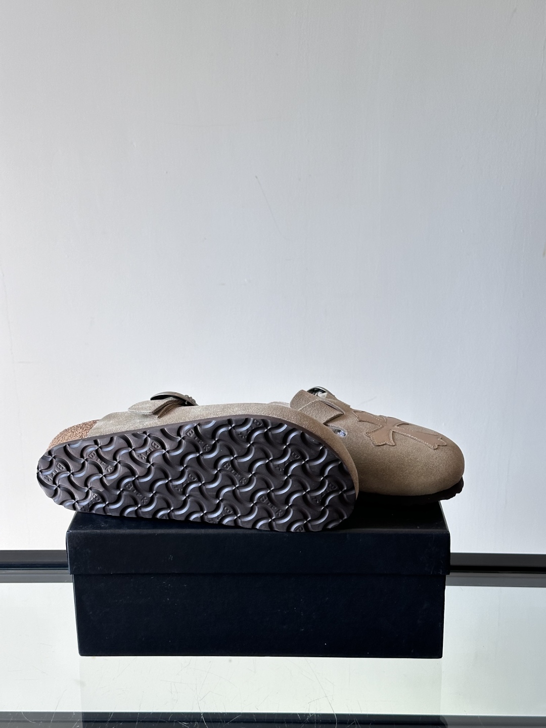 ChromeHearts ✖️Birkenstock联名勃肯鞋🔗🔗进口反绒牛皮搭配克罗心的五金。质感拉满