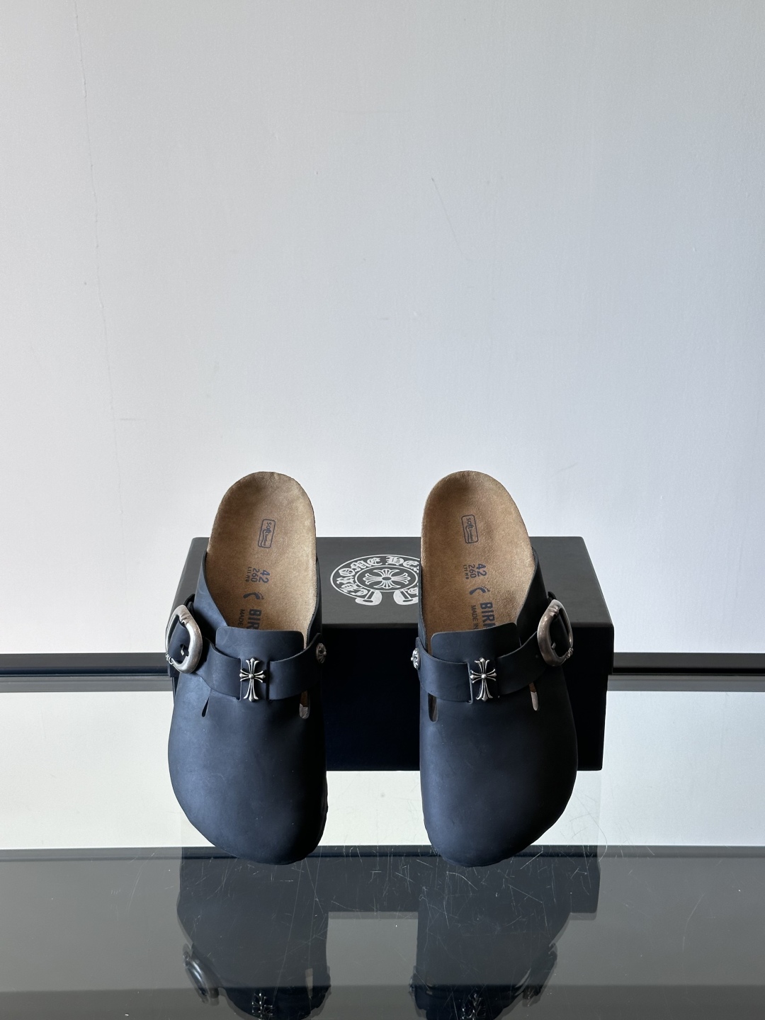 ChromeHearts ✖️Birkenstock联名勃肯鞋🔗🔗进口牛皮搭配克罗心的五金。质感拉满还不