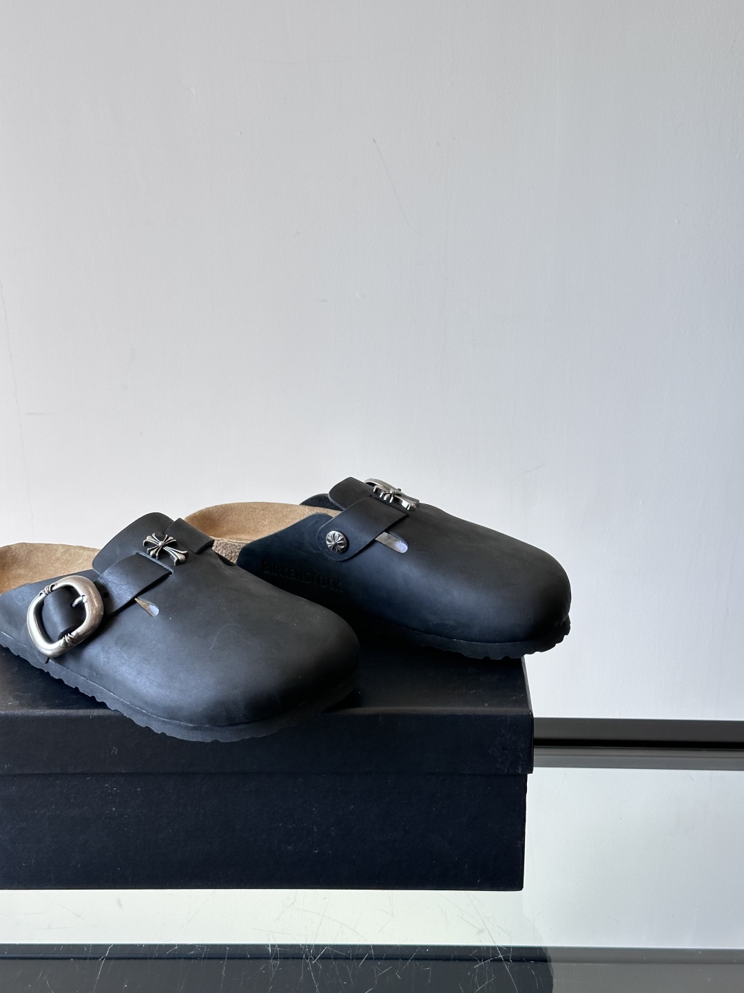 ChromeHearts ✖️Birkenstock联名勃肯鞋🔗🔗进口牛皮搭配克罗心的五金。质感拉满还不
