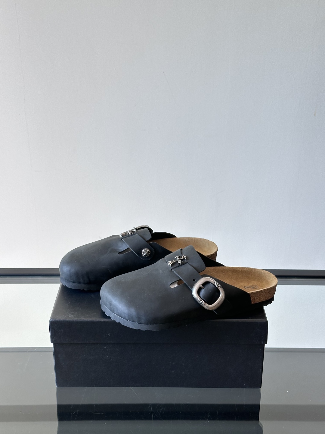 ChromeHearts ✖️Birkenstock联名勃肯鞋🔗🔗进口牛皮搭配克罗心的五金。质感拉满还不