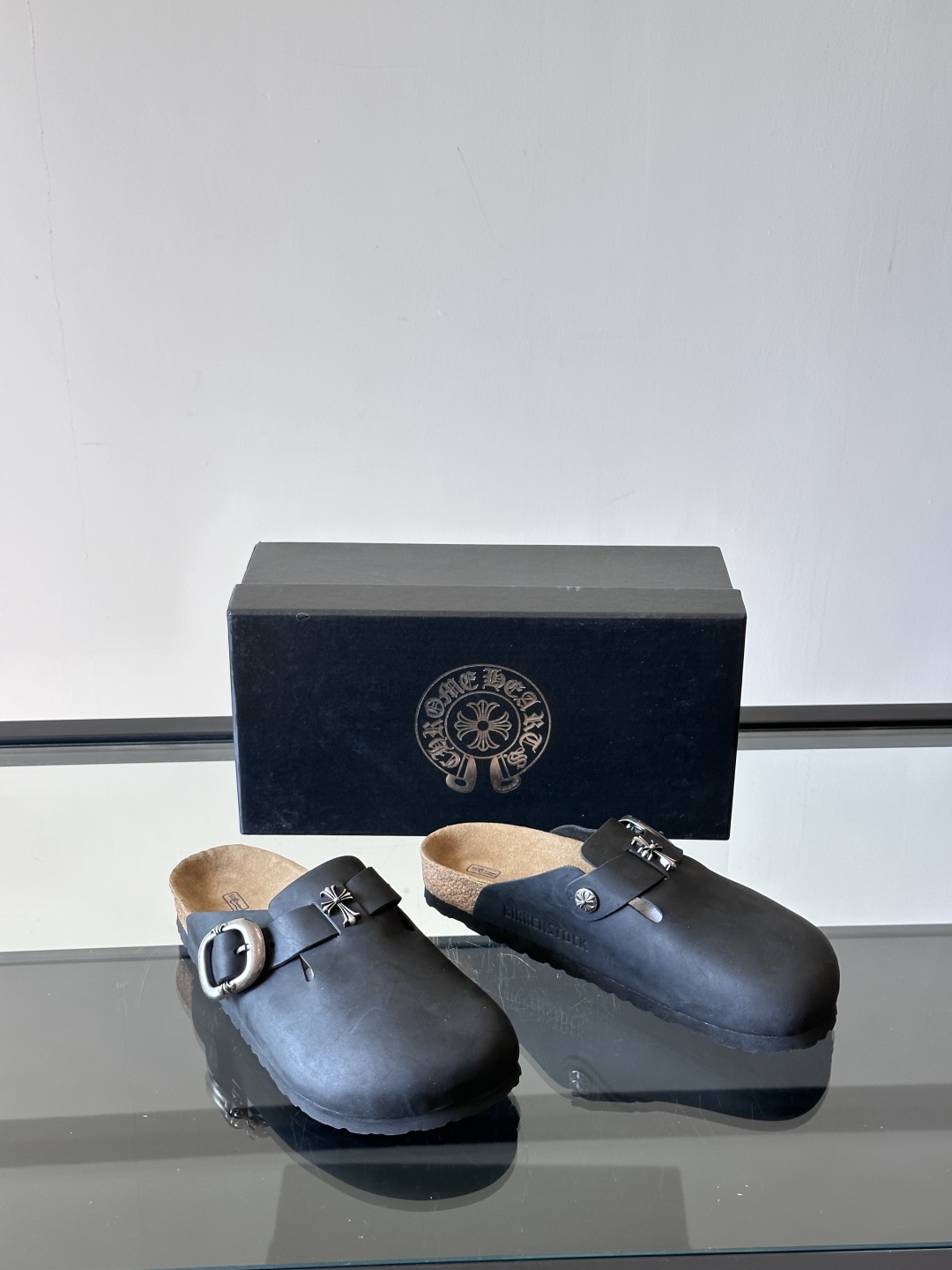 ChromeHearts ✖️Birkenstock联名勃肯鞋🔗🔗进口牛皮搭配克罗心的五金。质感拉满还不