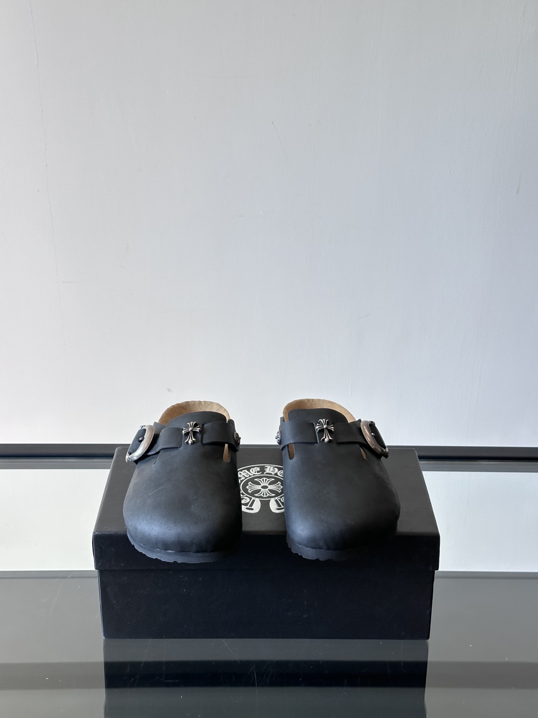 ChromeHearts ✖️Birkenstock联名勃肯鞋🔗🔗进口牛皮搭配克罗心的五金。质感拉满还不