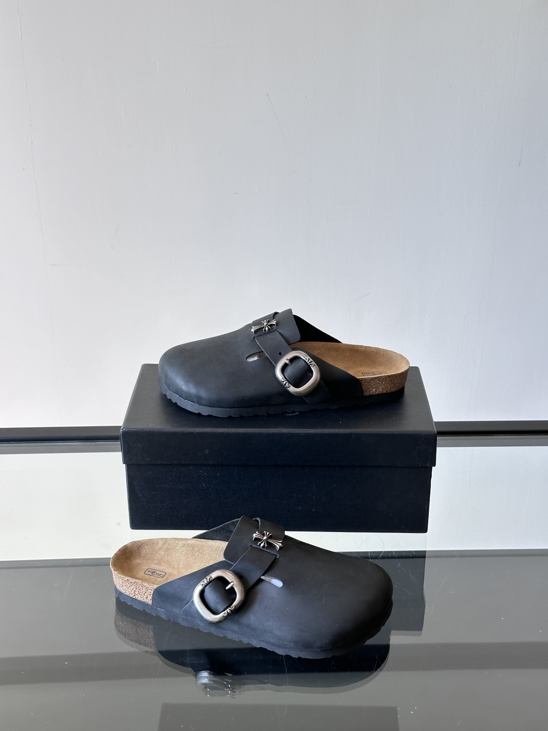 ChromeHearts ✖️Birkenstock联名勃肯鞋🔗🔗进口牛皮搭配克罗心的五金。质感拉满还不