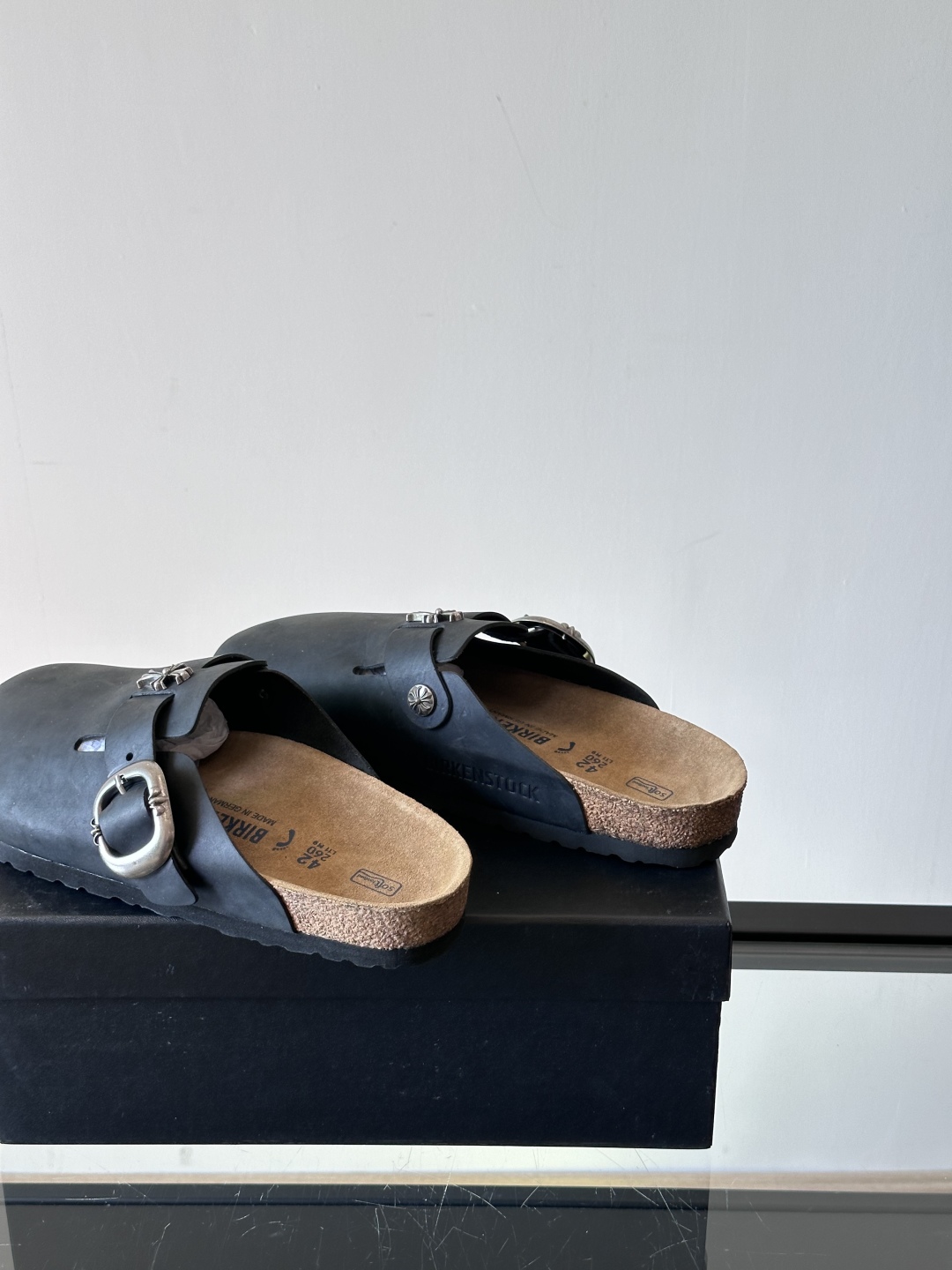 ChromeHearts ✖️Birkenstock联名勃肯鞋🔗🔗进口牛皮搭配克罗心的五金。质感拉满还不