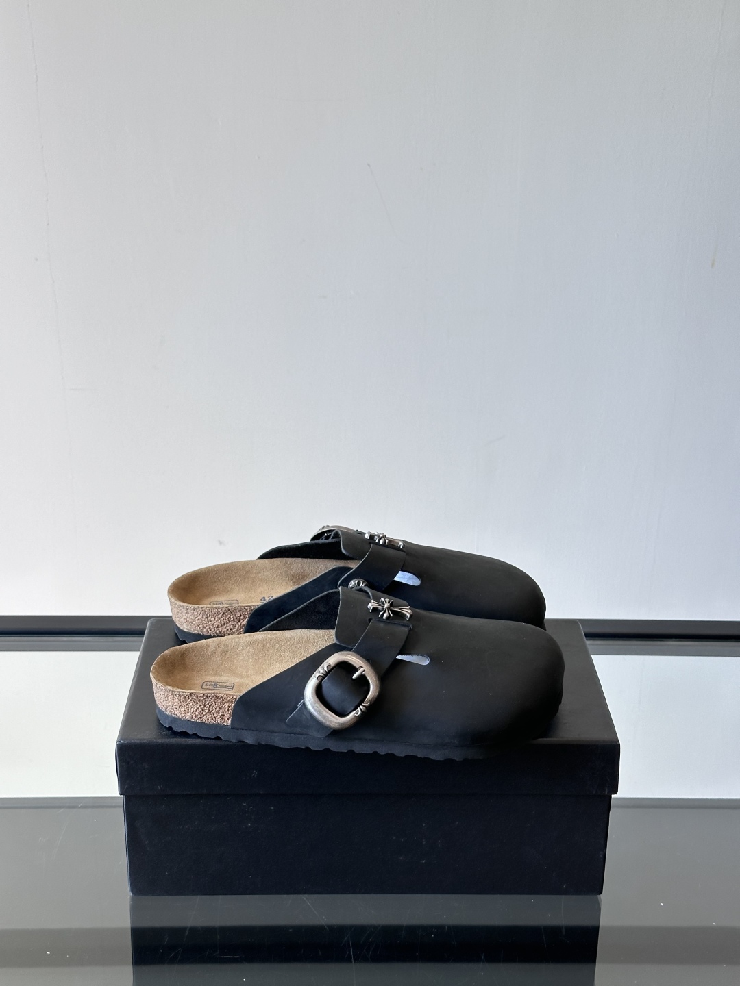ChromeHearts ✖️Birkenstock联名勃肯鞋🔗🔗进口牛皮搭配克罗心的五金。质感拉满还不