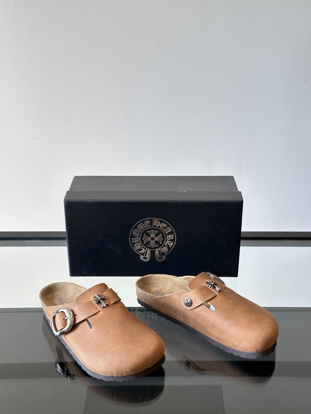 ChromeHearts ✖️Birkenstock联名勃肯鞋🔗🔗进口牛皮搭配克罗心的五金。质感拉满还不