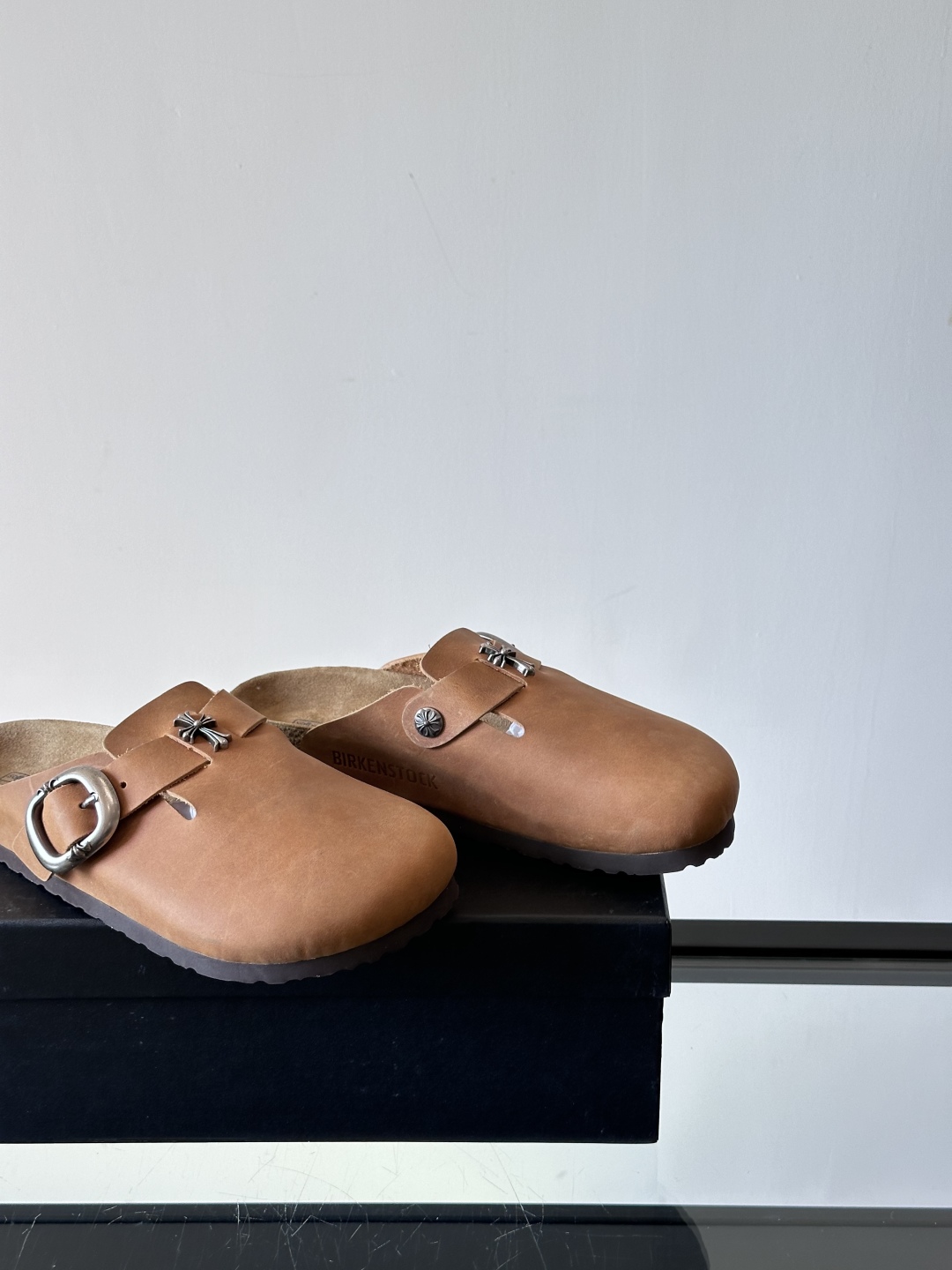 ChromeHearts ✖️Birkenstock联名勃肯鞋🔗🔗进口牛皮搭配克罗心的五金。质感拉满还不