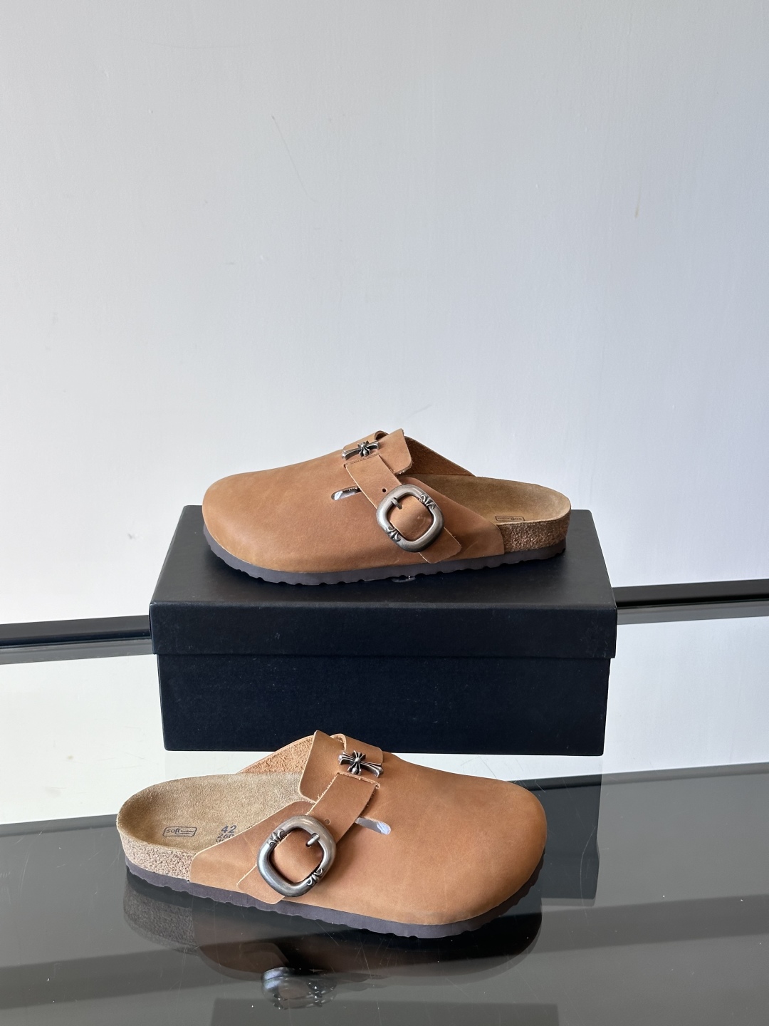 ChromeHearts ✖️Birkenstock联名勃肯鞋🔗🔗进口牛皮搭配克罗心的五金。质感拉满还不