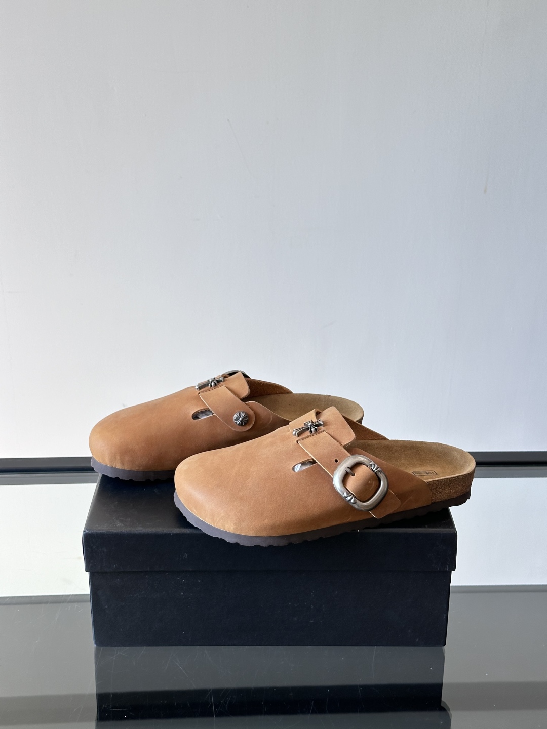 ChromeHearts ✖️Birkenstock联名勃肯鞋🔗🔗进口牛皮搭配克罗心的五金。质感拉满还不