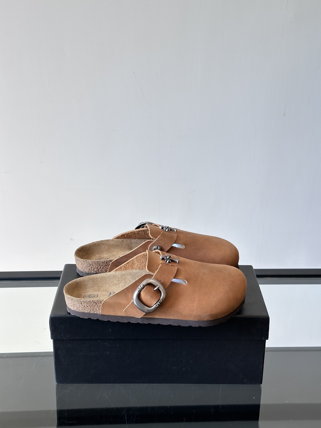 ChromeHearts ✖️Birkenstock联名勃肯鞋🔗🔗进口牛皮搭配克罗心的五金。质感拉满还不