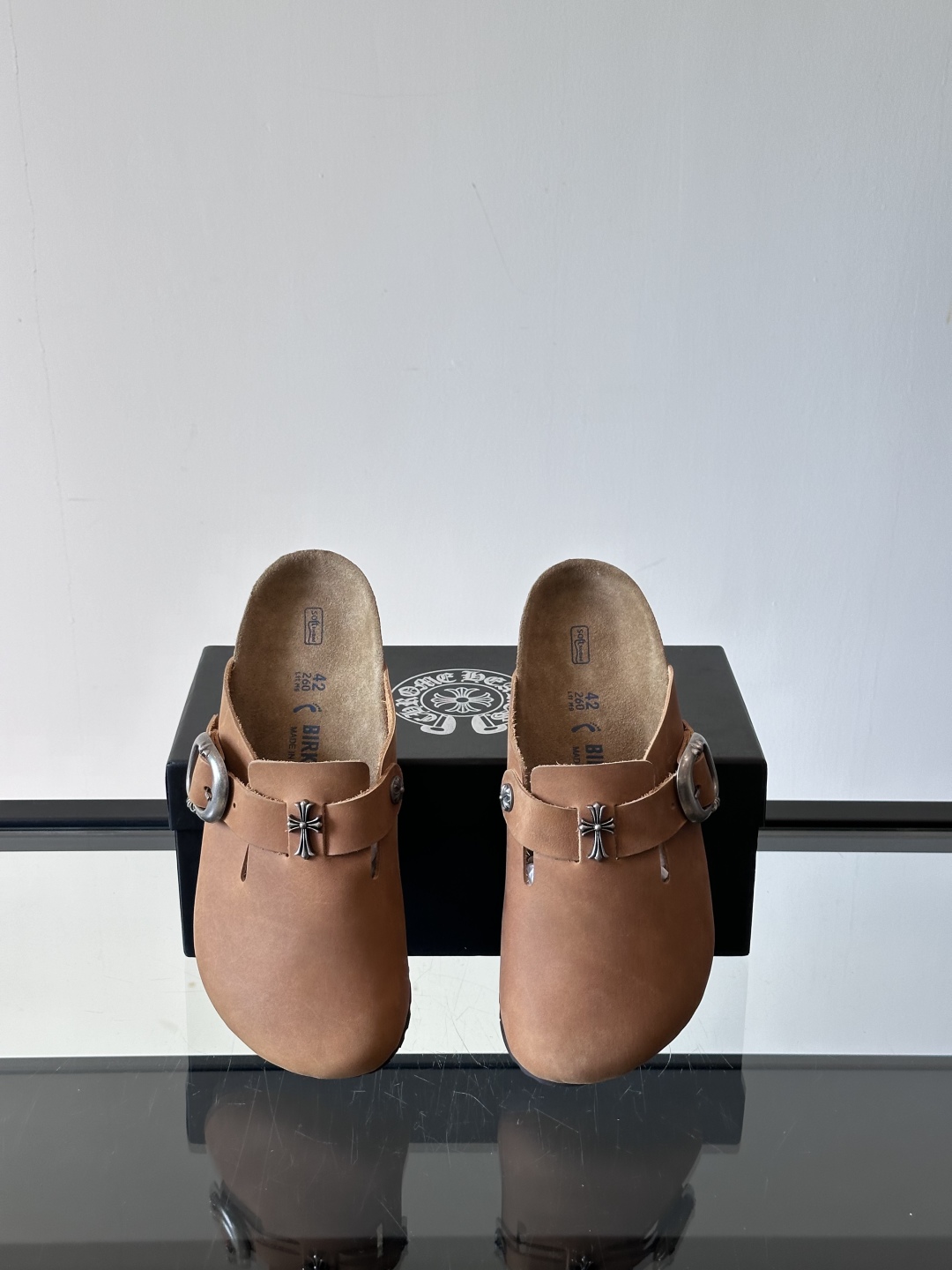 ChromeHearts ✖️Birkenstock联名勃肯鞋🔗🔗进口牛皮搭配克罗心的五金。质感拉满还不