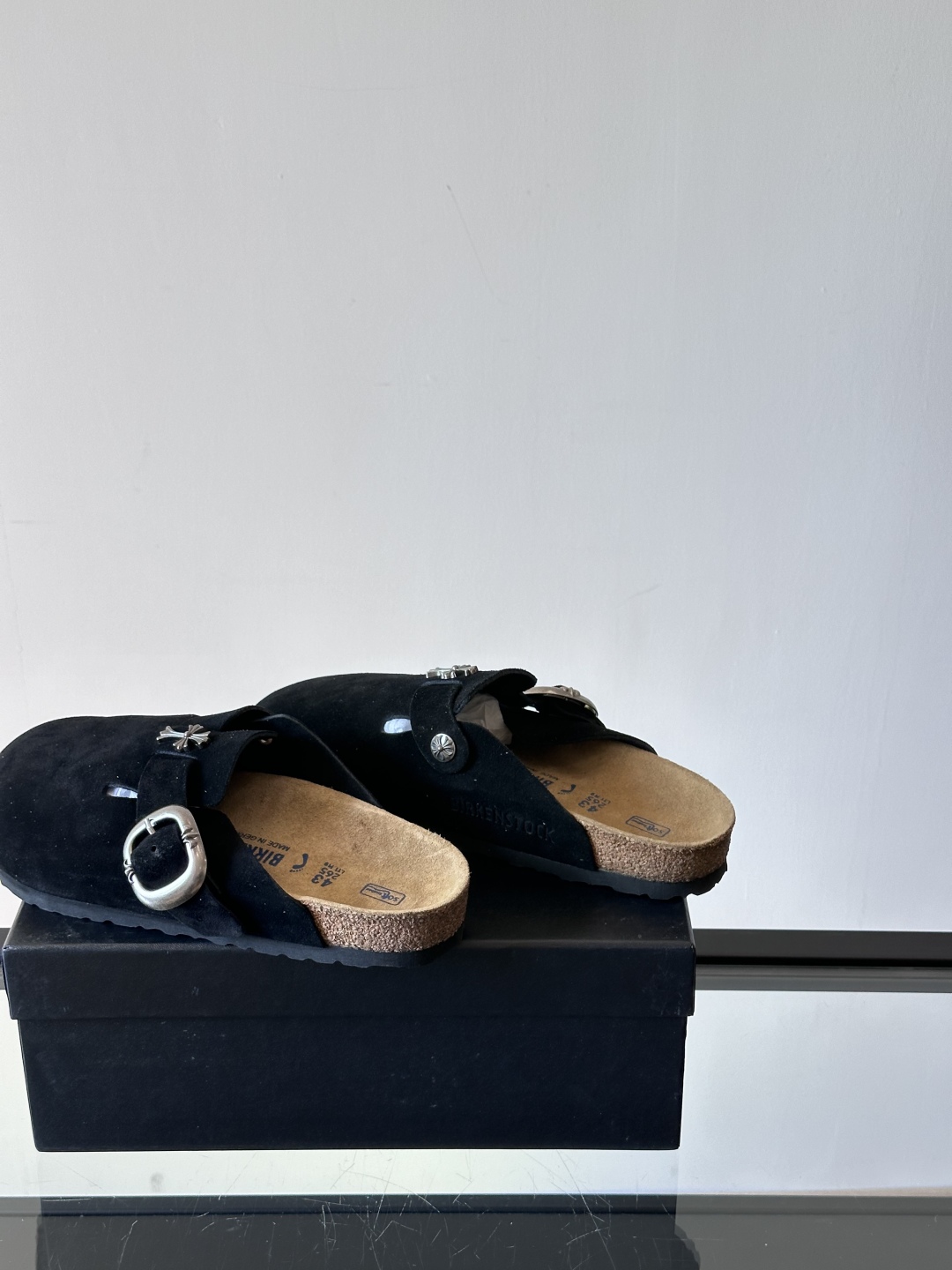 ChromeHearts ✖️Birkenstock联名勃肯鞋🔗🔗进口反绒牛皮搭配克罗心的五金。质感拉满