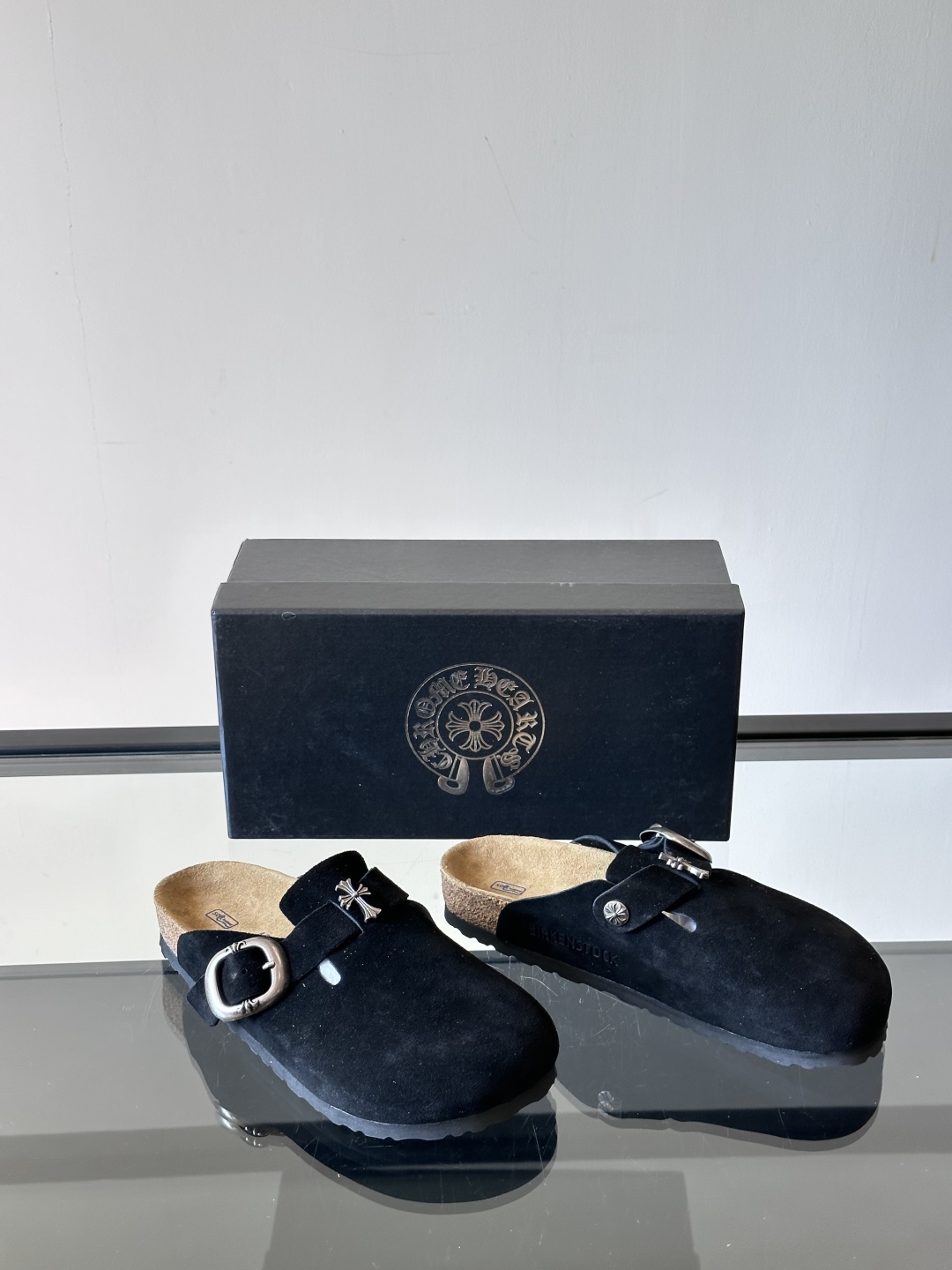 ChromeHearts ✖️Birkenstock联名勃肯鞋🔗🔗进口反绒牛皮搭配克罗心的五金。质感拉满