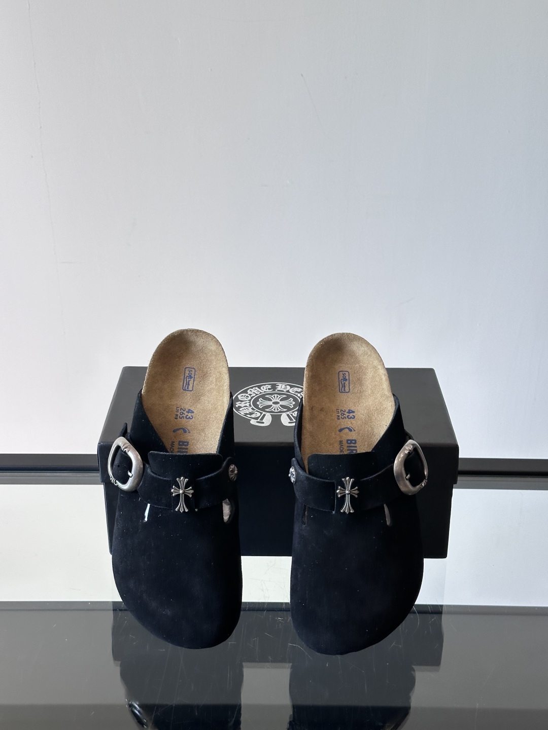 ChromeHearts ✖️Birkenstock联名勃肯鞋🔗🔗进口反绒牛皮搭配克罗心的五金。质感拉满