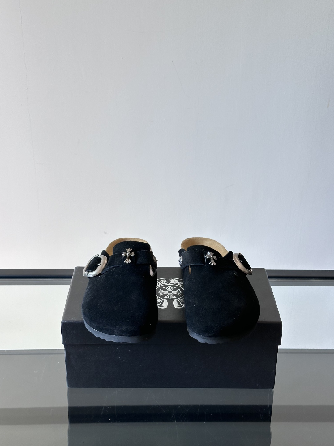 ChromeHearts ✖️Birkenstock联名勃肯鞋🔗🔗进口反绒牛皮搭配克罗心的五金。质感拉满