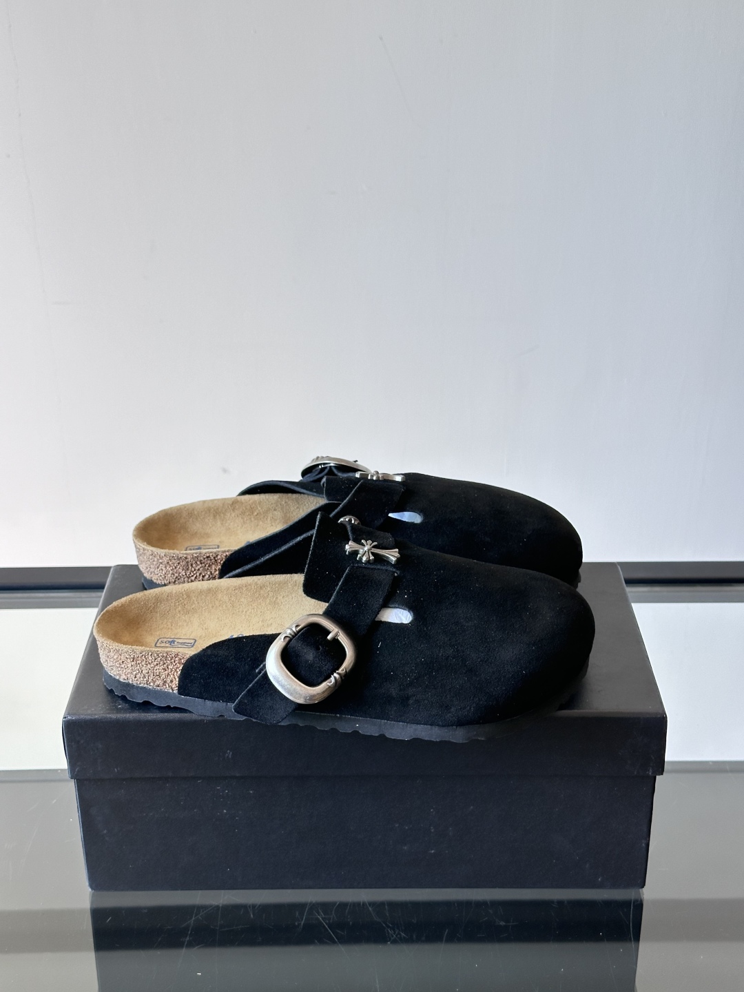 ChromeHearts ✖️Birkenstock联名勃肯鞋🔗🔗进口反绒牛皮搭配克罗心的五金。质感拉满