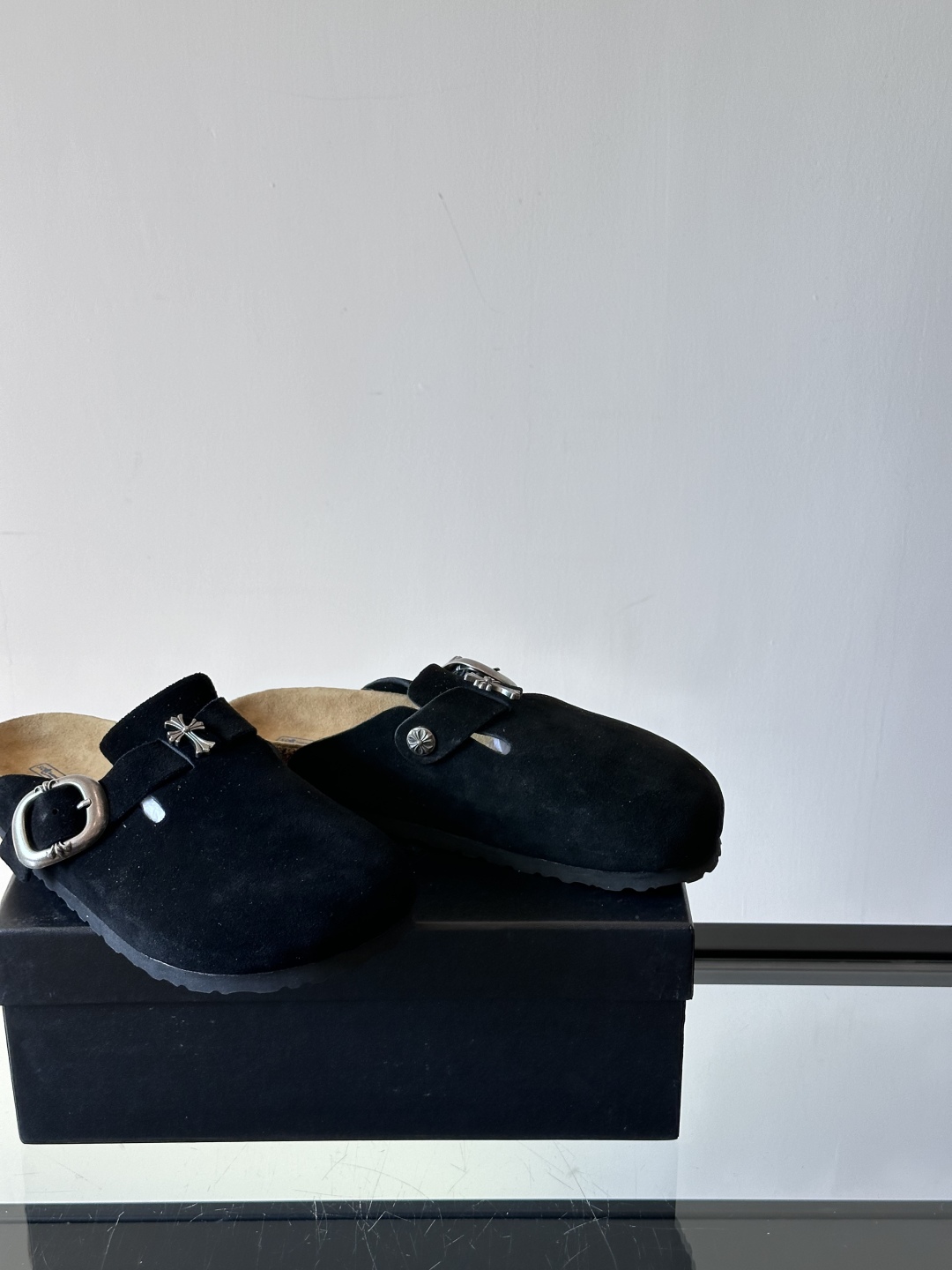 ChromeHearts ✖️Birkenstock联名勃肯鞋🔗🔗进口反绒牛皮搭配克罗心的五金。质感拉满