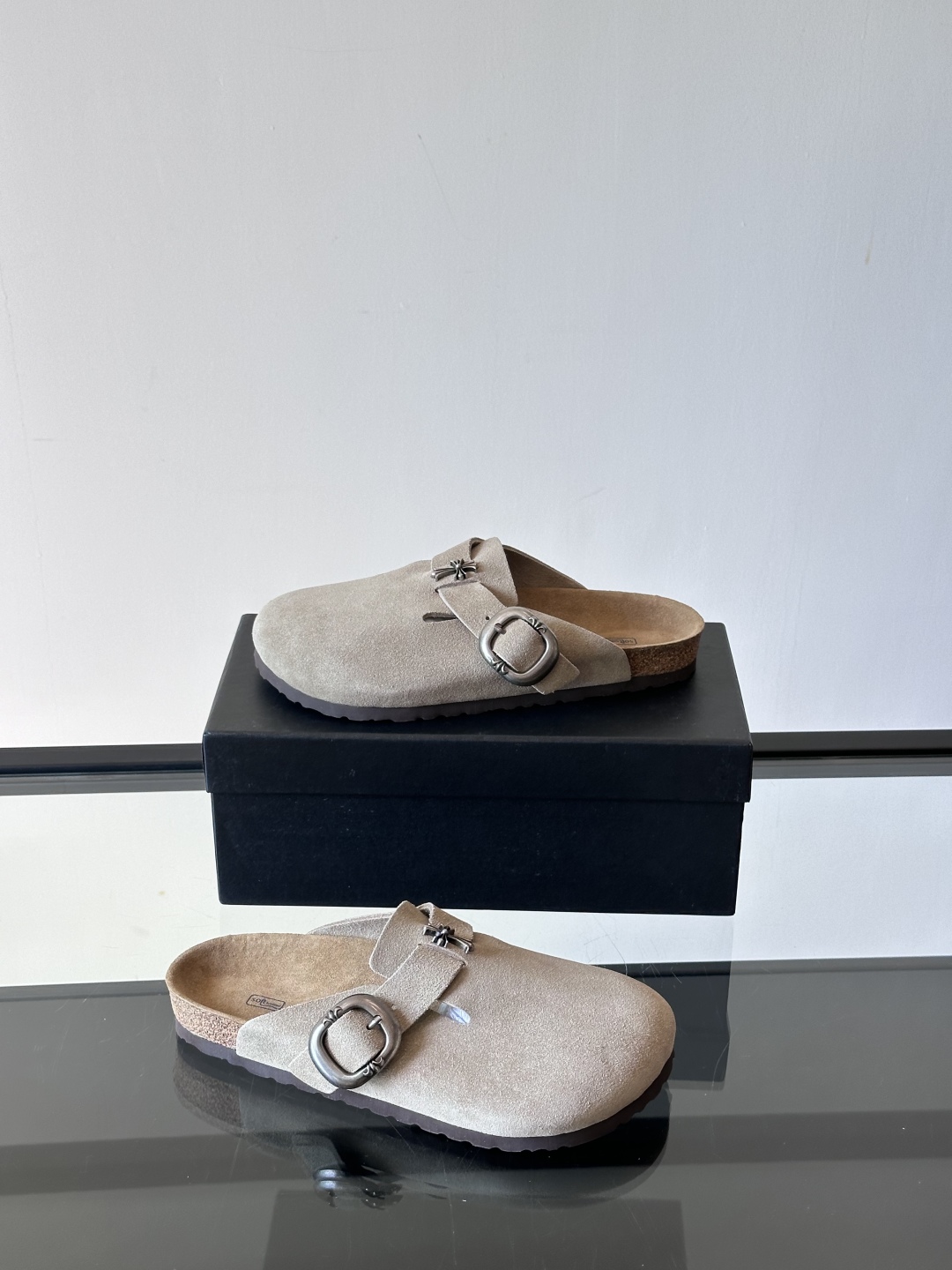ChromeHearts ✖️Birkenstock联名勃肯鞋🔗🔗进口反绒牛皮搭配克罗心的五金。质感拉满