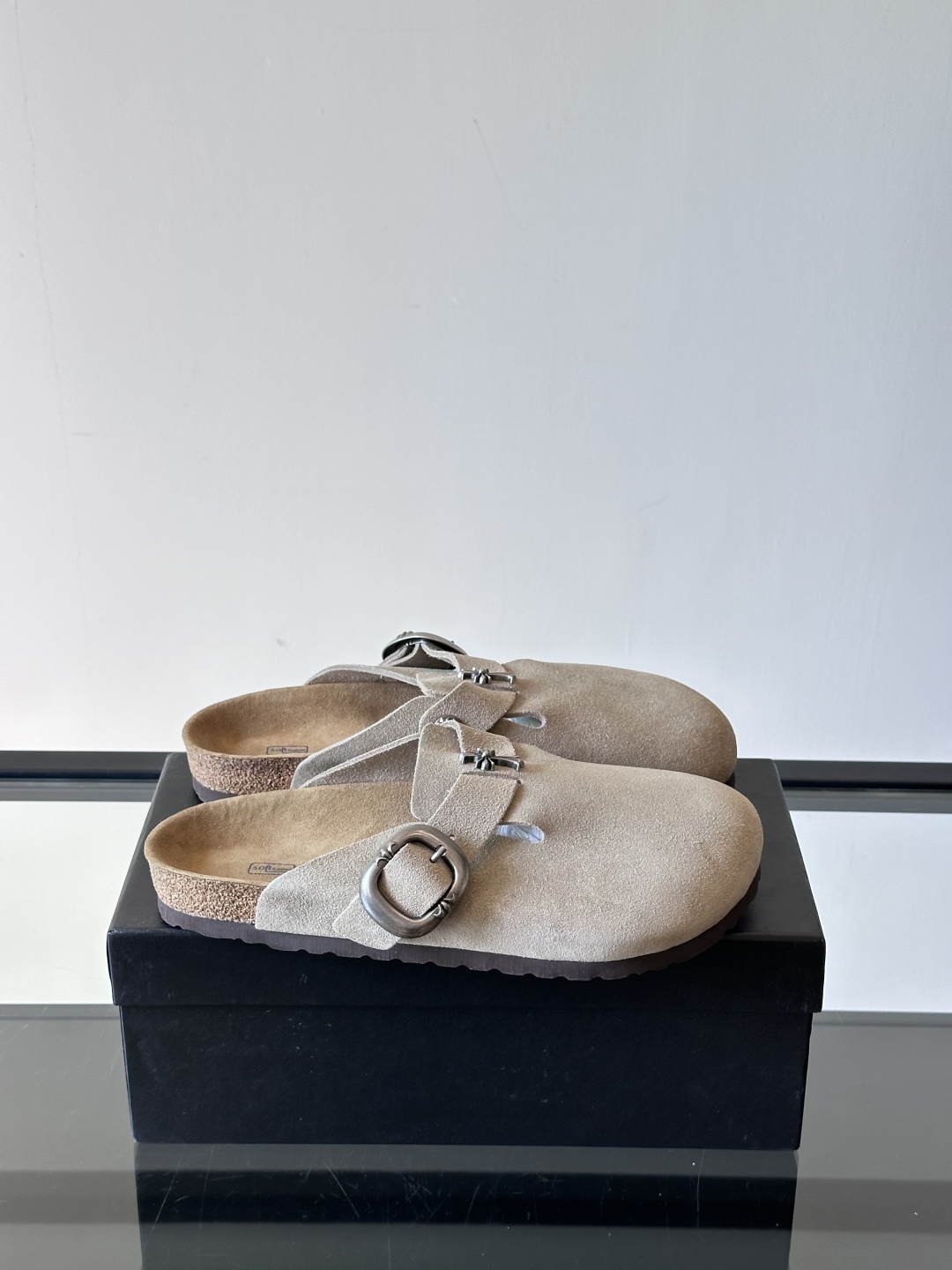 ChromeHearts ✖️Birkenstock联名勃肯鞋🔗🔗进口反绒牛皮搭配克罗心的五金。质感拉满