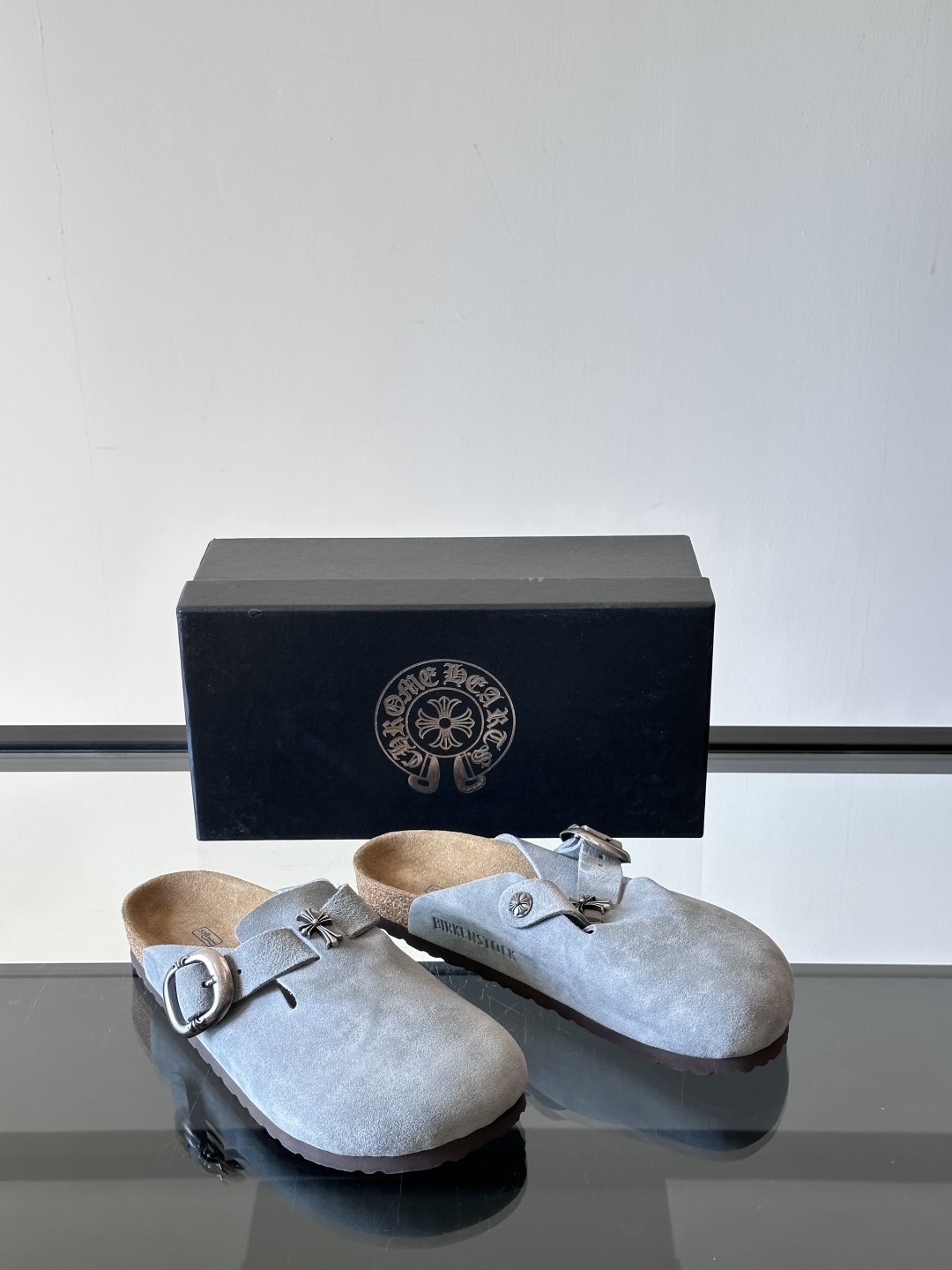 ChromeHearts ✖️Birkenstock联名勃肯鞋🔗🔗进口反绒牛皮搭配克罗心的五金。质感拉满