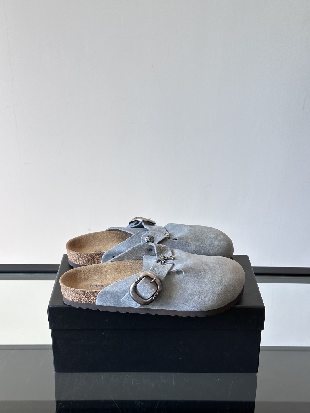 ChromeHearts ✖️Birkenstock联名勃肯鞋🔗🔗进口反绒牛皮搭配克罗心的五金。质感拉满