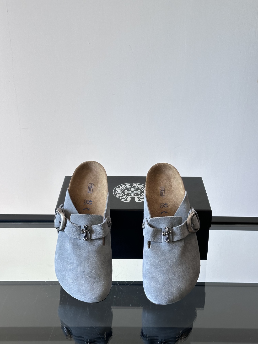 ChromeHearts ✖️Birkenstock联名勃肯鞋🔗🔗进口反绒牛皮搭配克罗心的五金。质感拉满