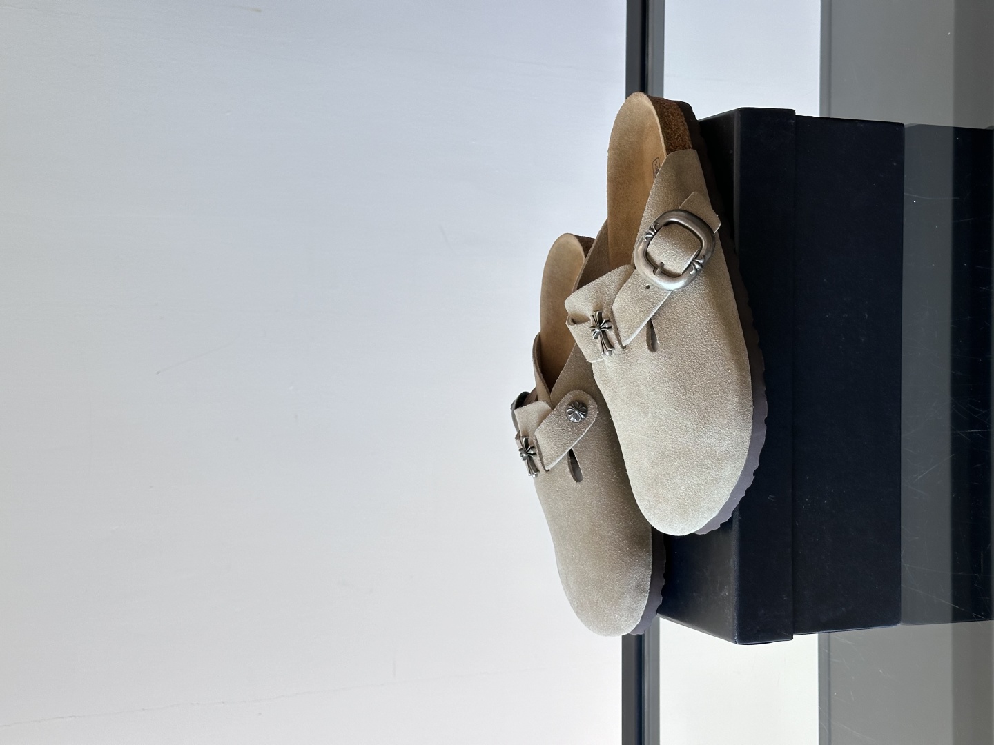 ChromeHearts ✖️Birkenstock联名勃肯鞋🔗🔗进口反绒牛皮搭配克罗心的五金。质感拉满