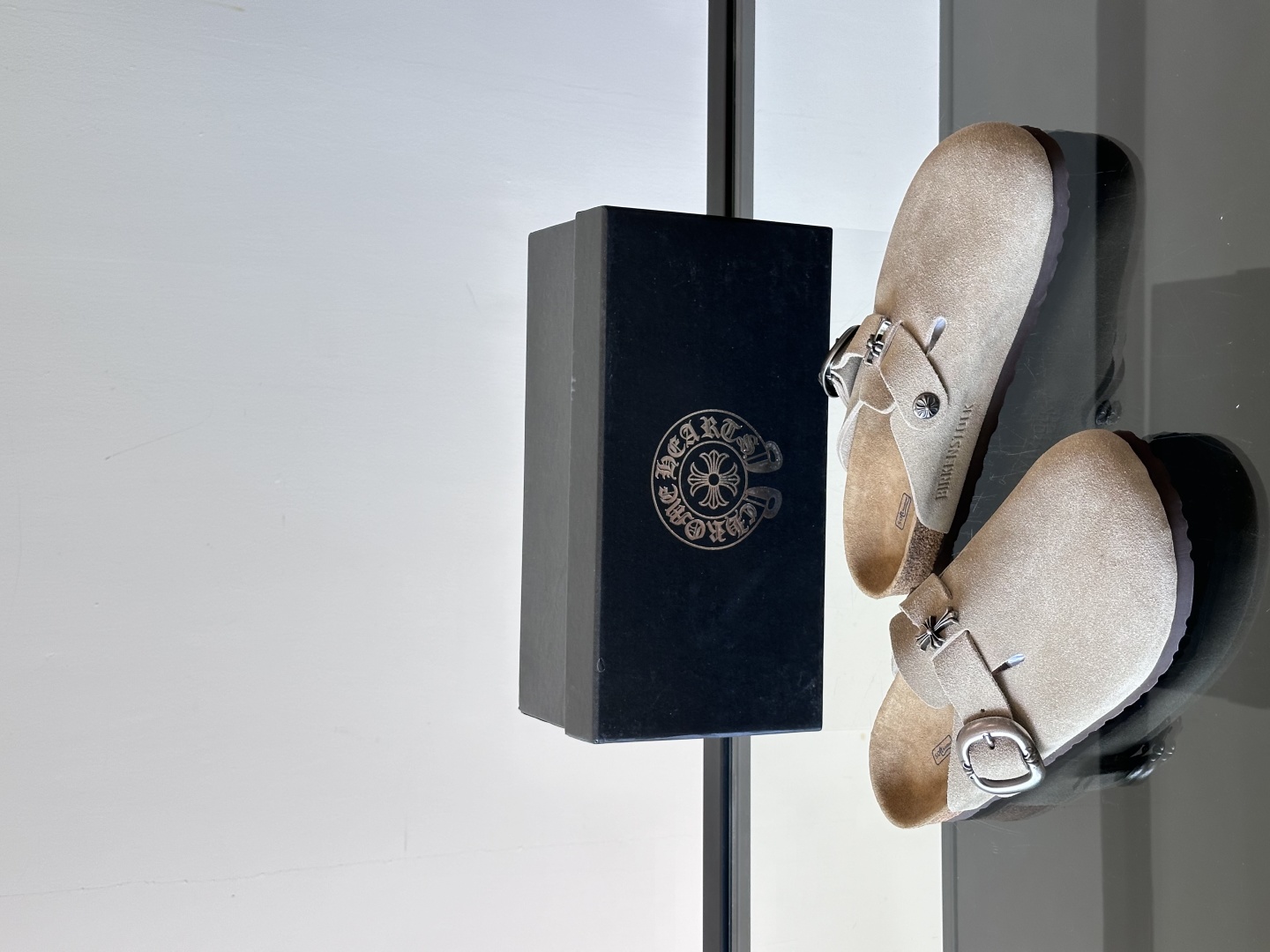 ChromeHearts ✖️Birkenstock联名勃肯鞋🔗🔗进口反绒牛皮搭配克罗心的五金。质感拉满