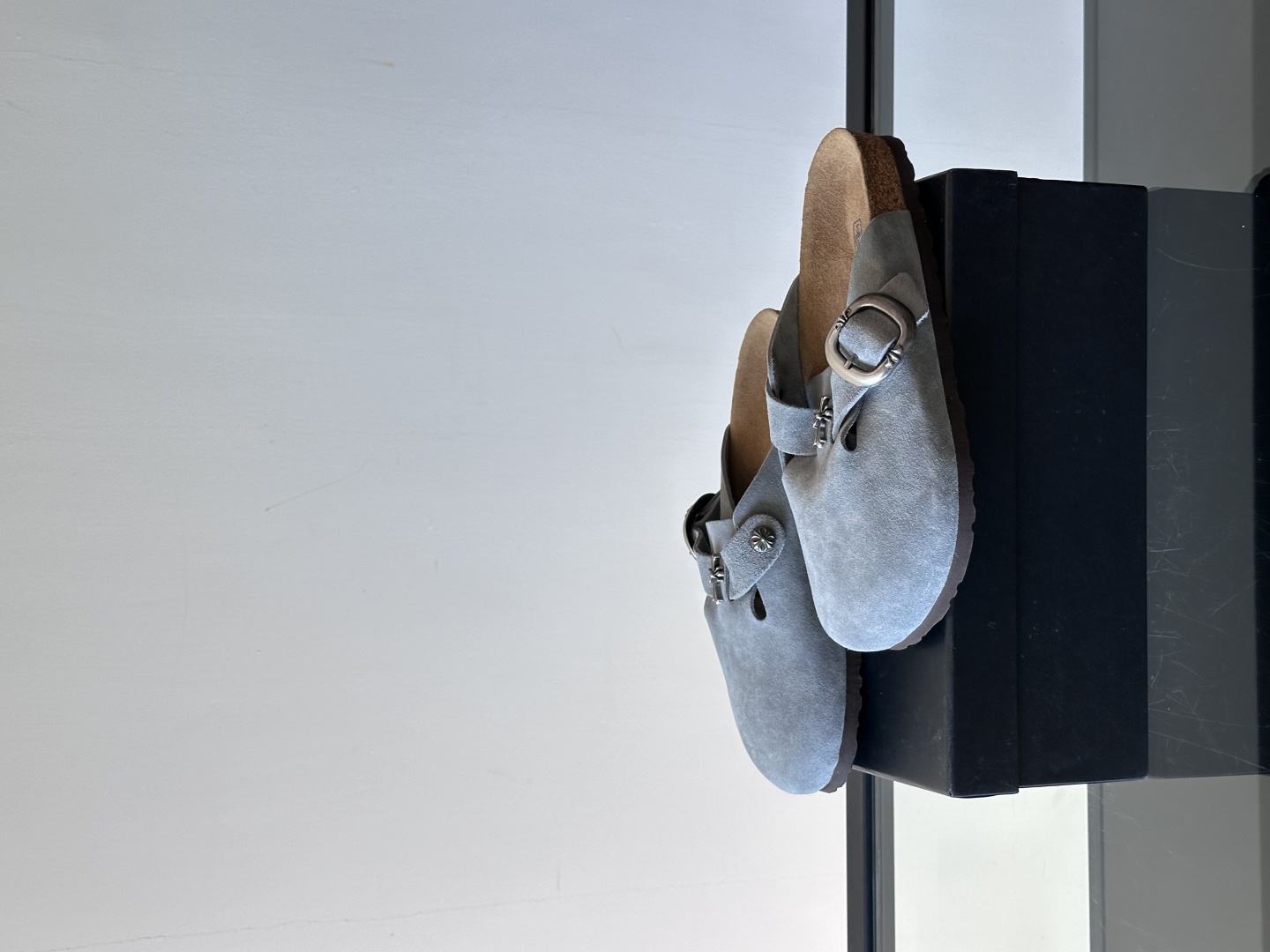 ChromeHearts ✖️Birkenstock联名勃肯鞋🔗🔗进口反绒牛皮搭配克罗心的五金。质感拉满