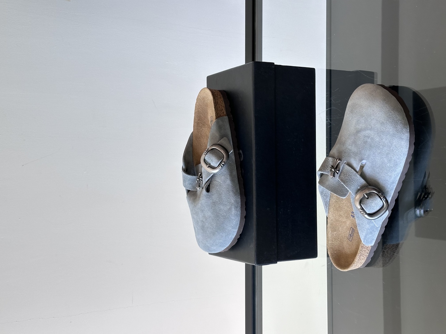 ChromeHearts ✖️Birkenstock联名勃肯鞋🔗🔗进口反绒牛皮搭配克罗心的五金。质感拉满