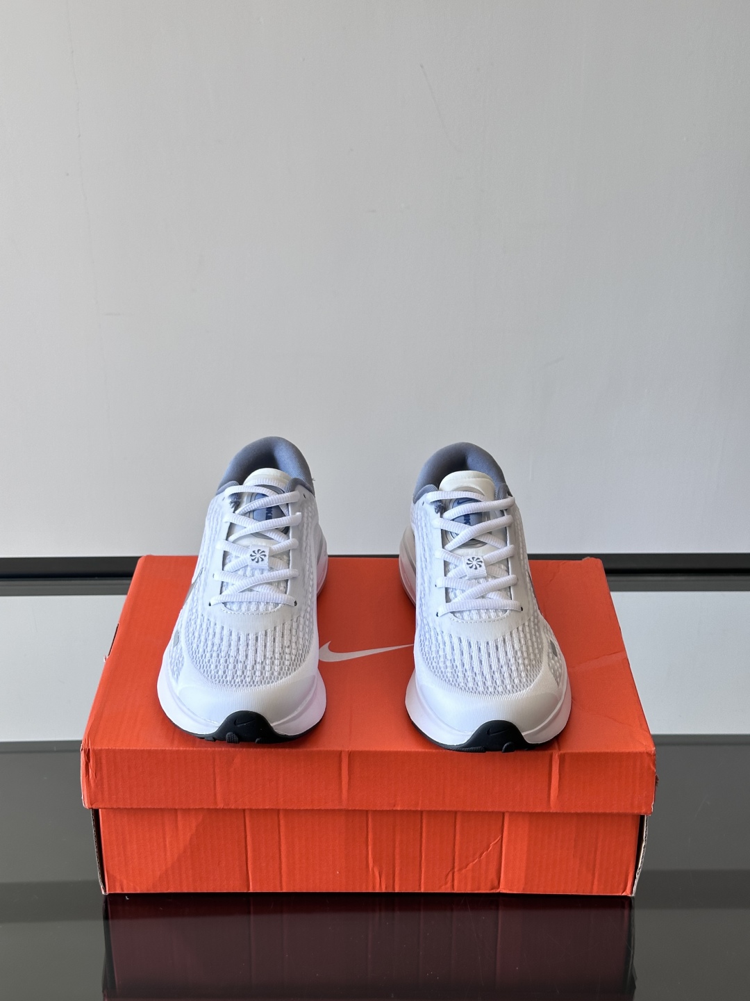 Nike Journey Run舒适防滑 低帮跑步鞋👟🤍💚彩色搭配给人春天里的,自然清新气息;鞋面网纱材
