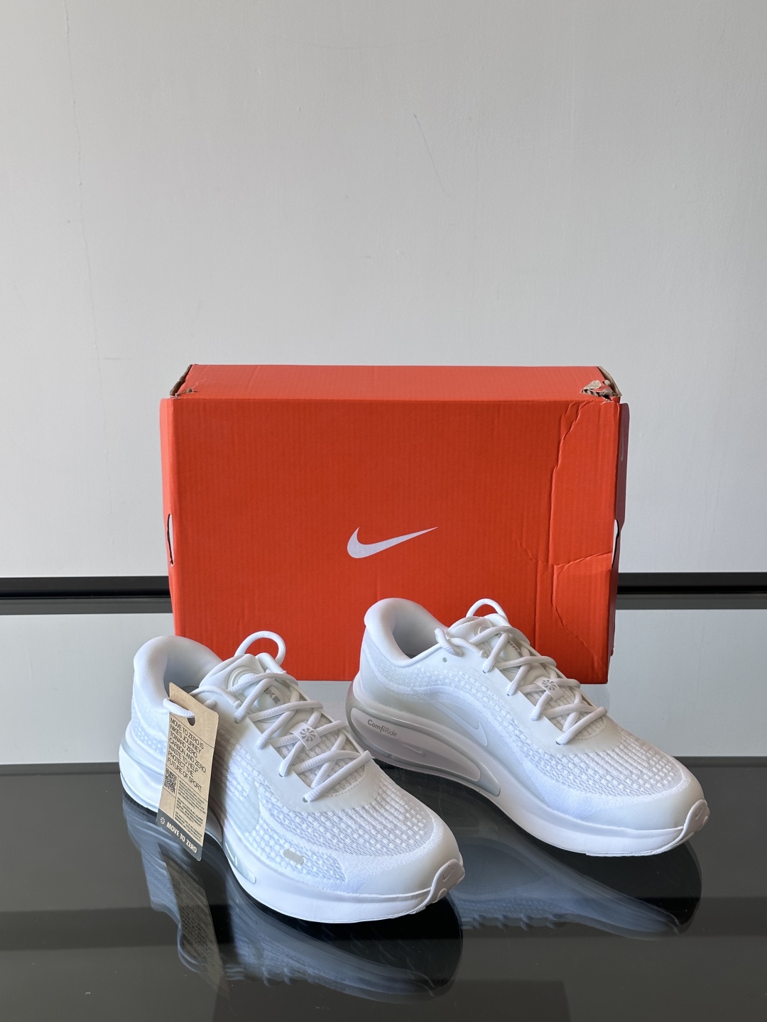 Nike Journey Run舒适防滑 低帮跑步鞋👟🤍💚彩色搭配给人春天里的,自然清新气息;鞋面网纱材