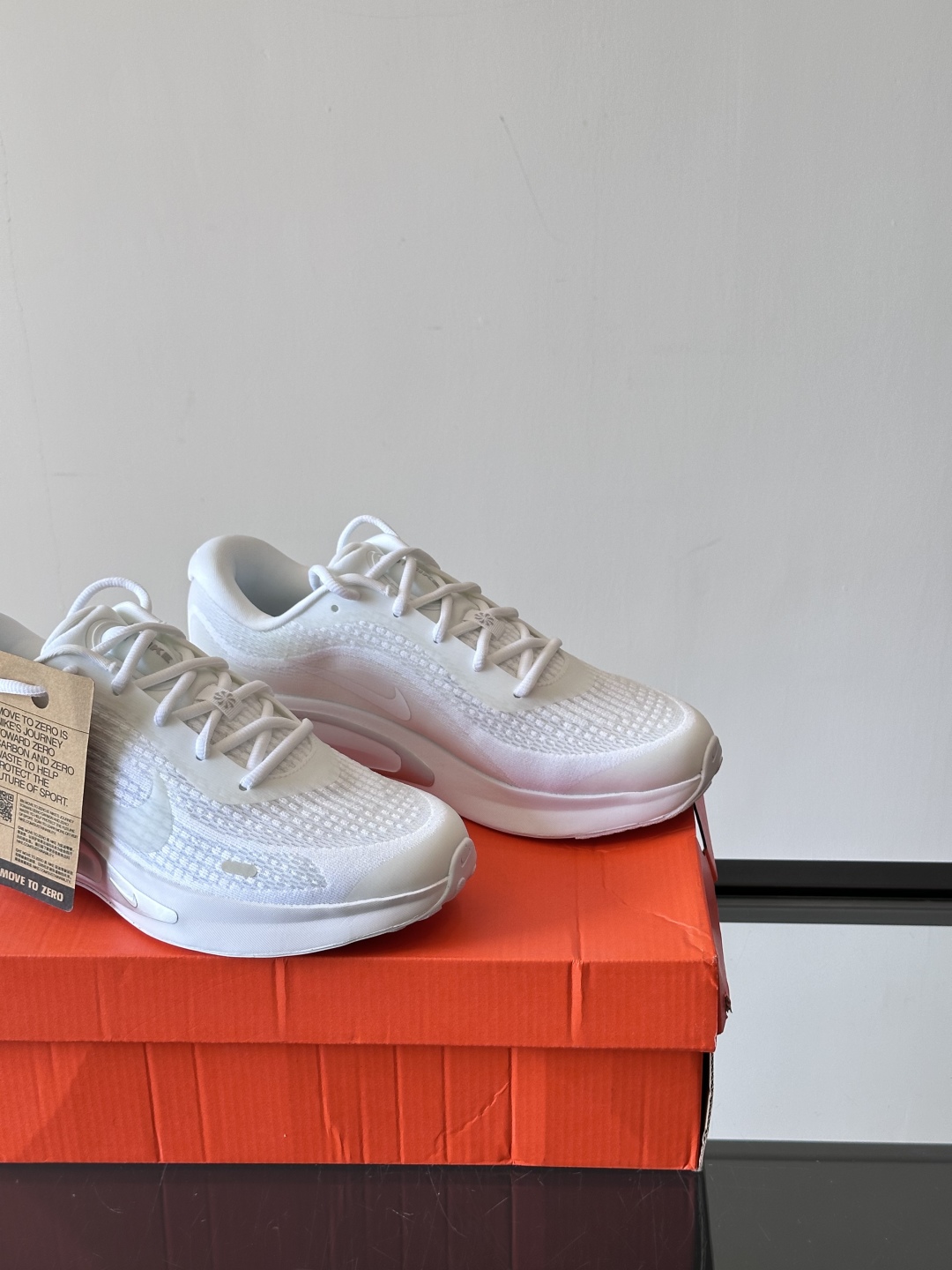 Nike Journey Run舒适防滑 低帮跑步鞋👟🤍💚彩色搭配给人春天里的,自然清新气息;鞋面网纱材