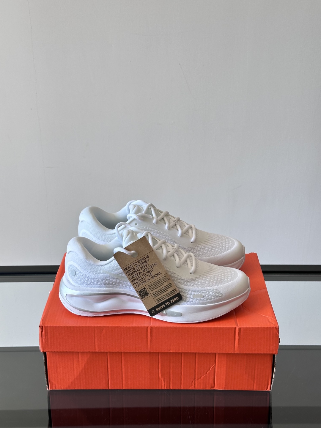 Nike Journey Run舒适防滑 低帮跑步鞋👟🤍💚彩色搭配给人春天里的,自然清新气息;鞋面网纱材