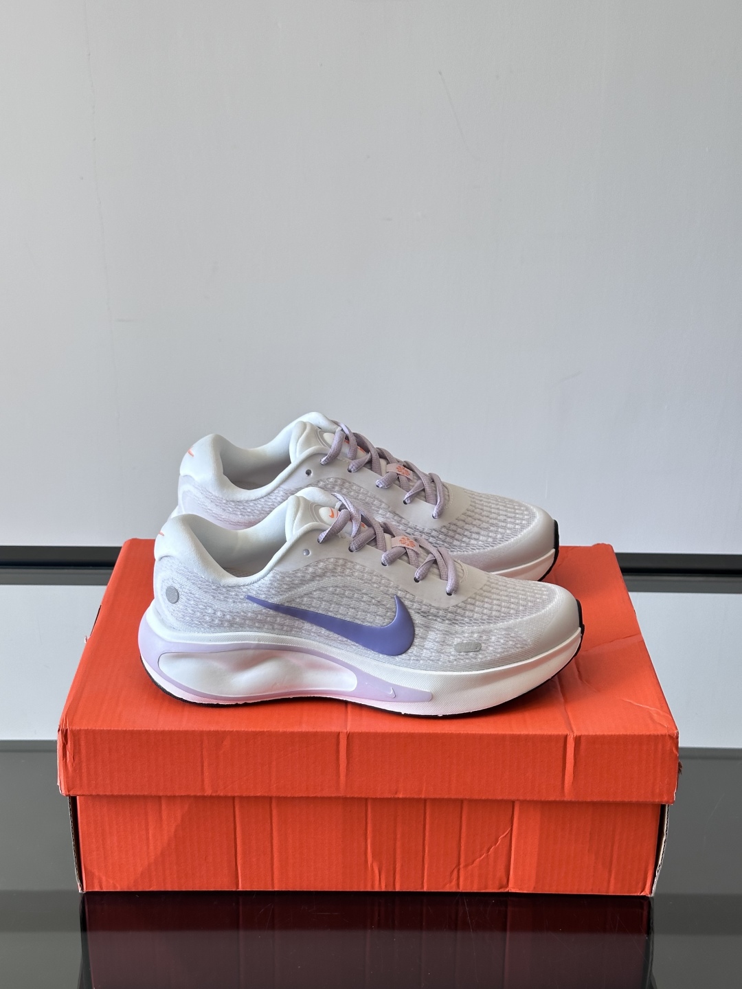 Nike Journey Run舒适防滑 低帮跑步鞋👟🤍💚彩色搭配给人春天里的,自然清新气息;鞋面网纱材