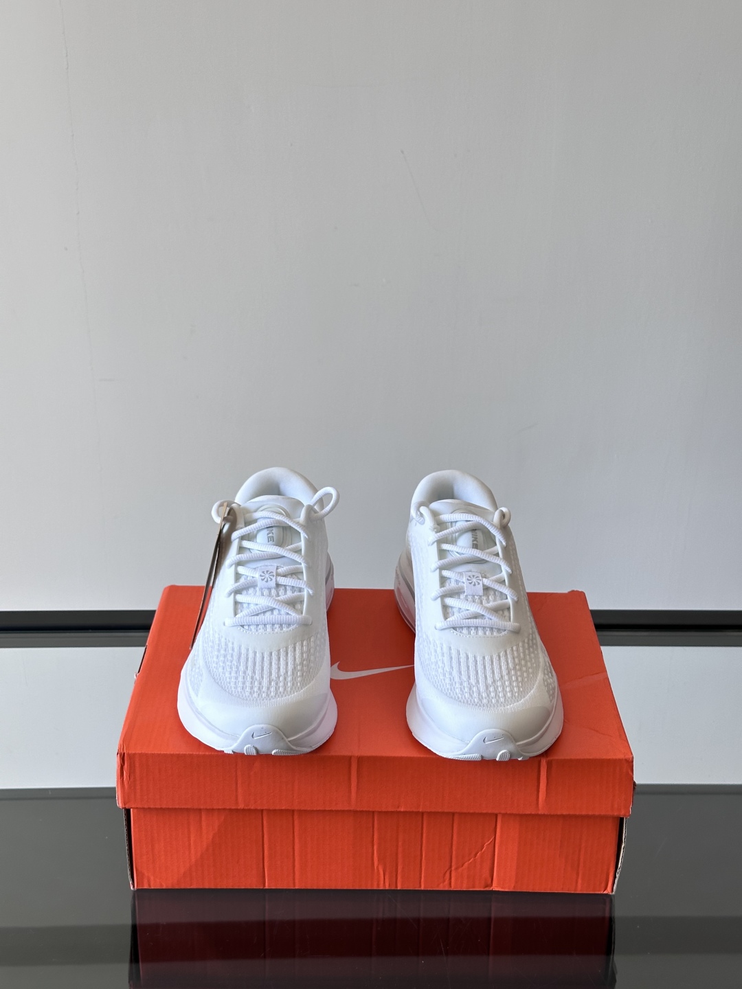 Nike Journey Run舒适防滑 低帮跑步鞋👟🤍💚彩色搭配给人春天里的,自然清新气息;鞋面网纱材