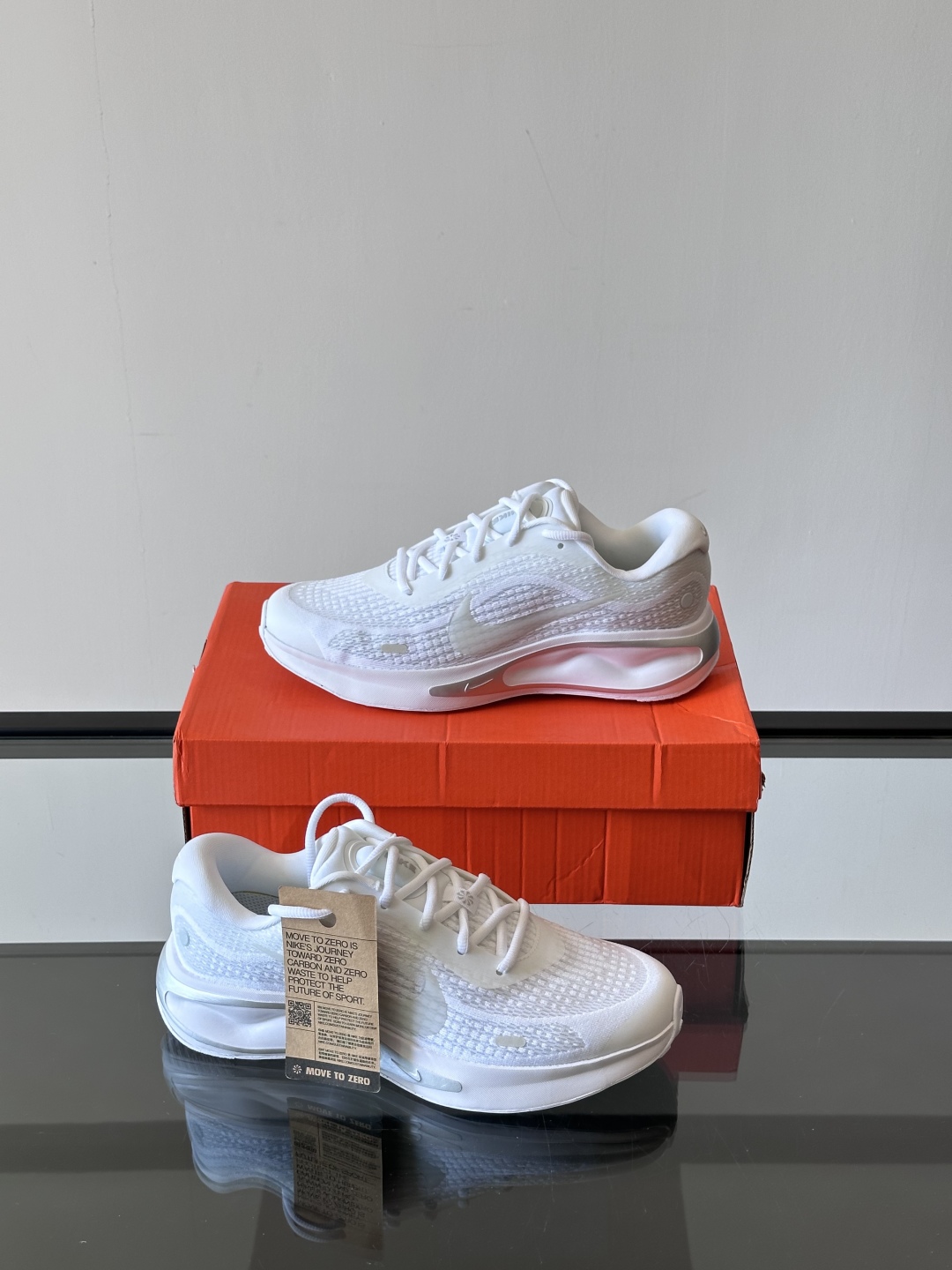 Nike Journey Run舒适防滑 低帮跑步鞋👟🤍💚彩色搭配给人春天里的,自然清新气息;鞋面网纱材