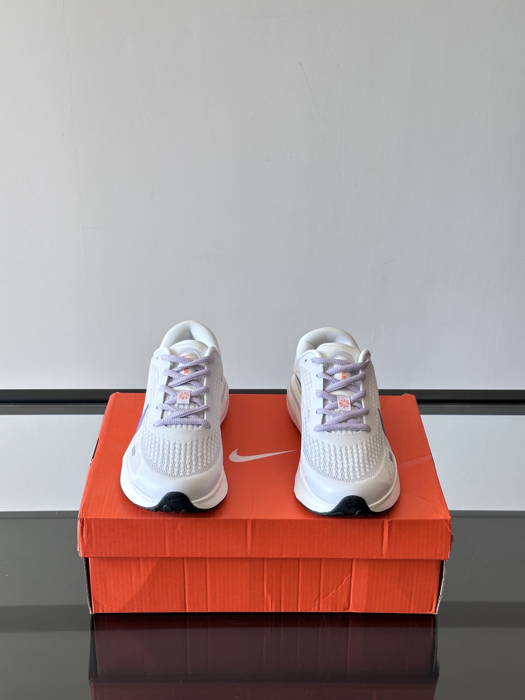 Nike Journey Run舒适防滑 低帮跑步鞋👟🤍💚彩色搭配给人春天里的,自然清新气息;鞋面网纱材