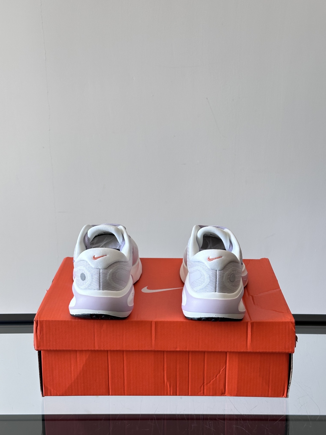 Nike Journey Run舒适防滑 低帮跑步鞋👟🤍💚彩色搭配给人春天里的,自然清新气息;鞋面网纱材