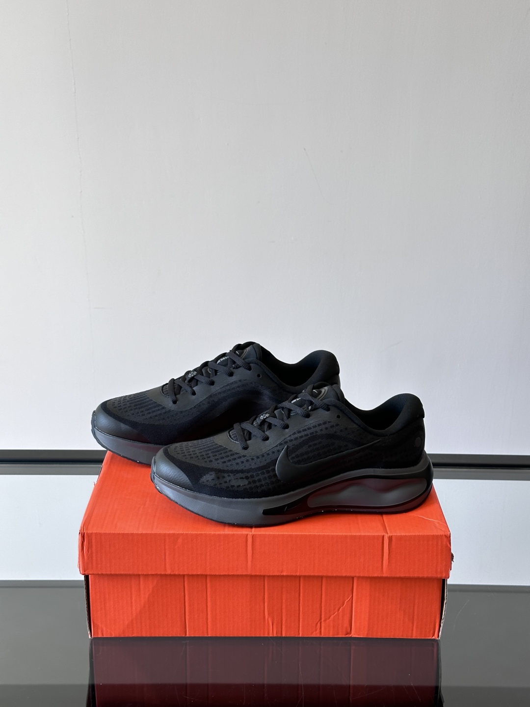 Nike Journey Run舒适防滑 低帮跑步鞋👟🤍💚彩色搭配给人春天里的,自然清新气息;鞋面网纱材