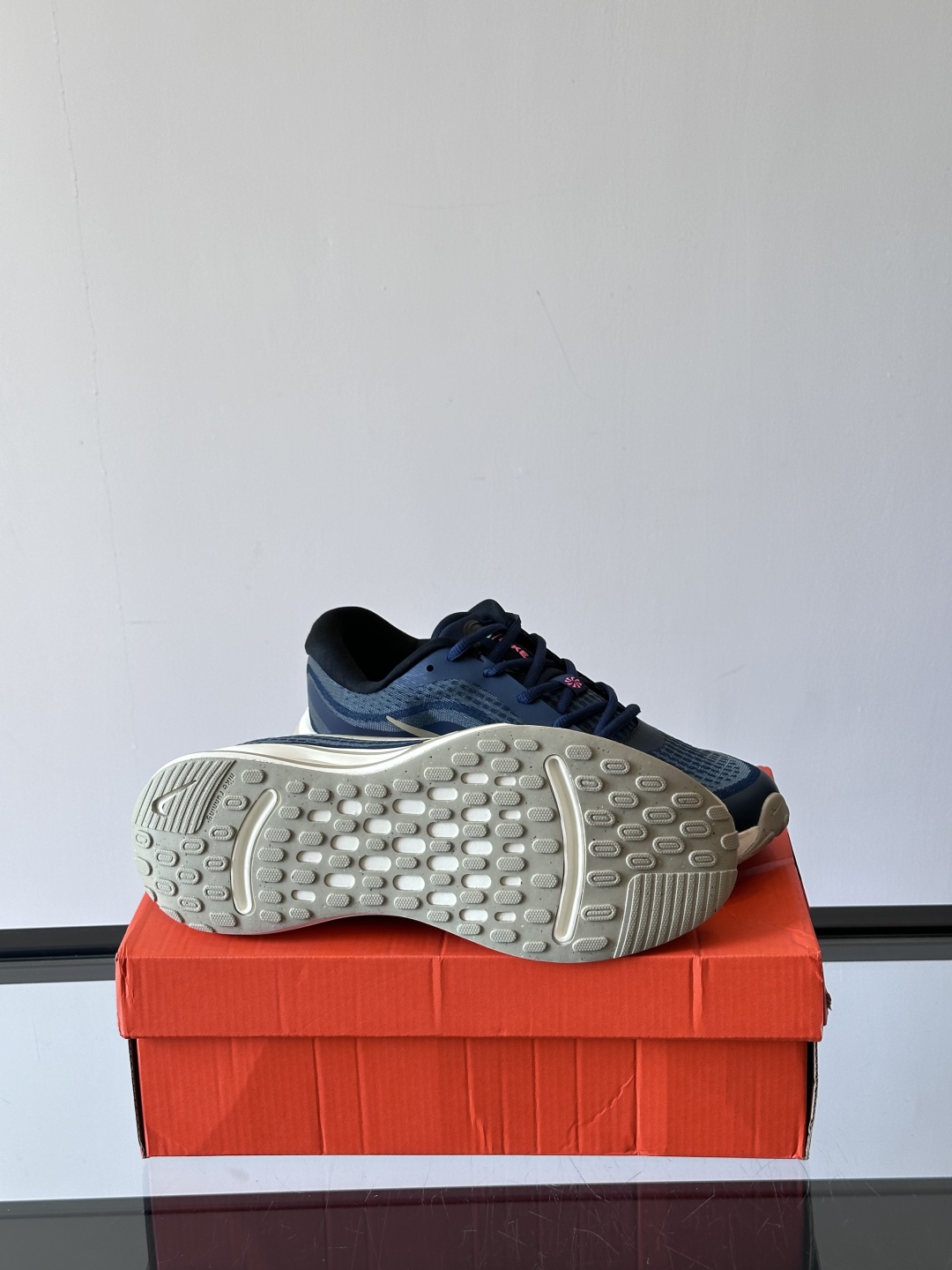 Nike Journey Run舒适防滑 低帮跑步鞋👟🤍💚彩色搭配给人春天里的,自然清新气息;鞋面网纱材