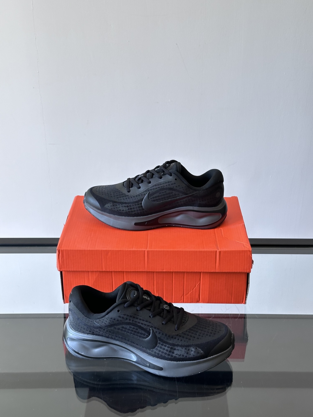 Nike Journey Run舒适防滑 低帮跑步鞋👟🤍💚彩色搭配给人春天里的,自然清新气息;鞋面网纱材