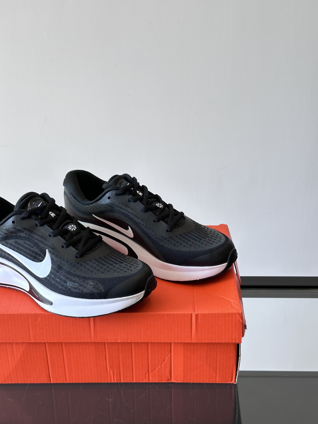 Nike Journey Run舒适防滑 低帮跑步鞋👟🤍💚彩色搭配给人春天里的,自然清新气息;鞋面网纱材