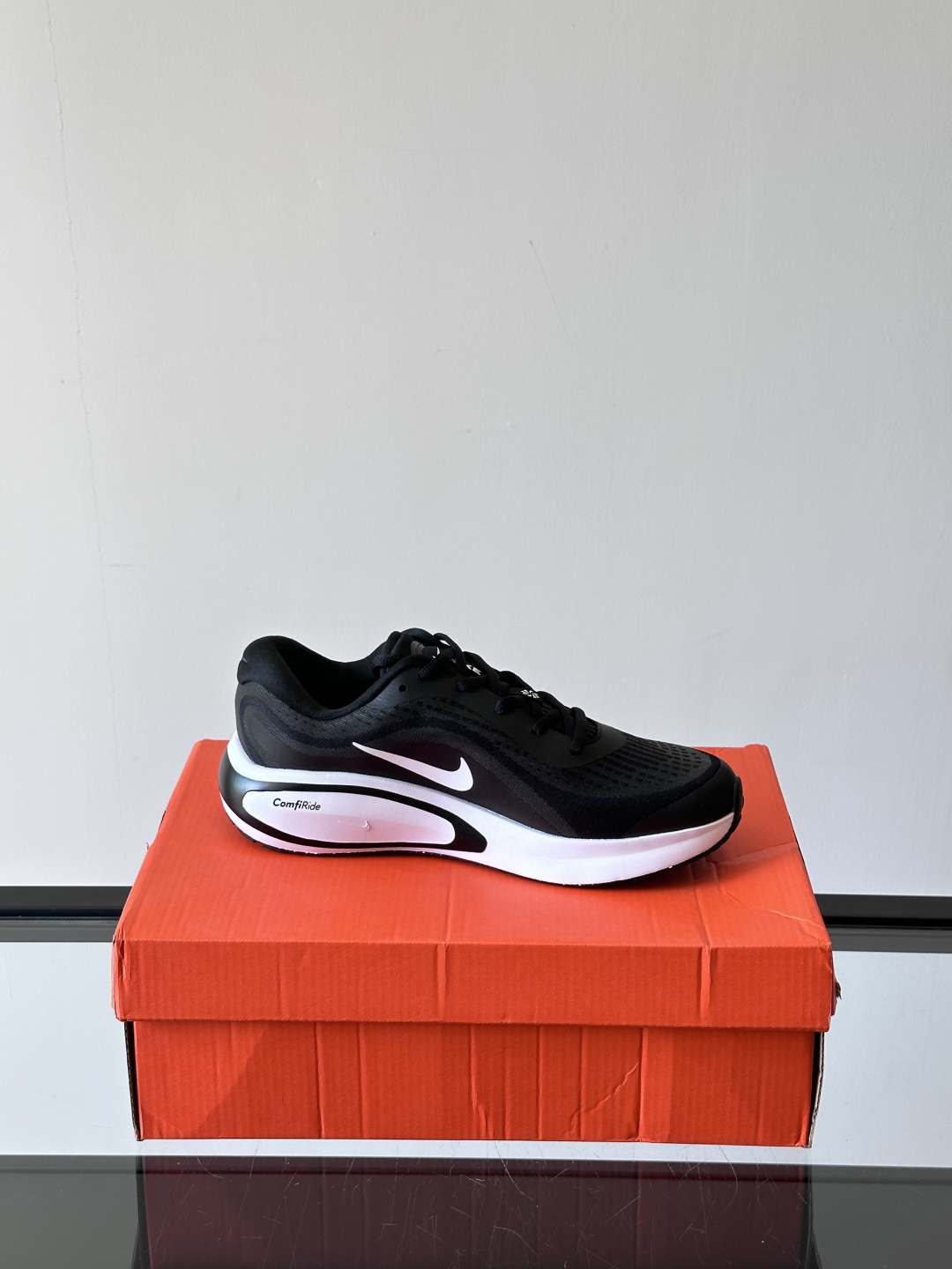 Nike Journey Run舒适防滑 低帮跑步鞋👟🤍💚彩色搭配给人春天里的,自然清新气息;鞋面网纱材