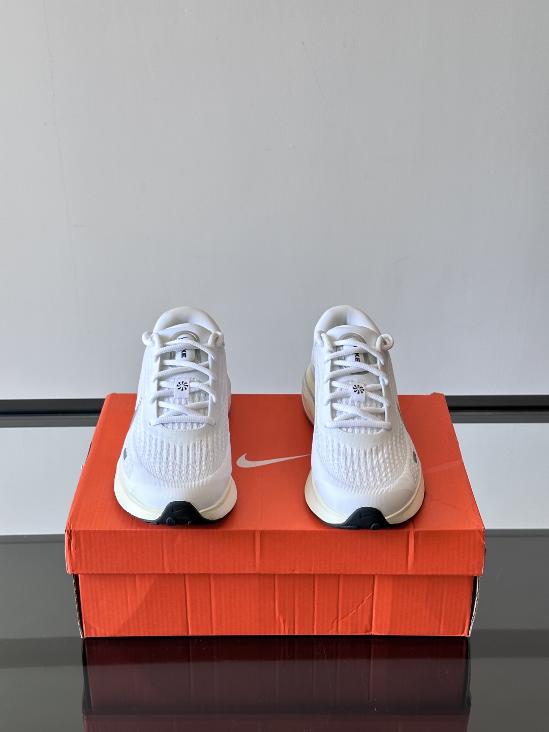 Nike Journey Run舒适防滑 低帮跑步鞋👟🤍💚彩色搭配给人春天里的,自然清新气息;鞋面网纱材